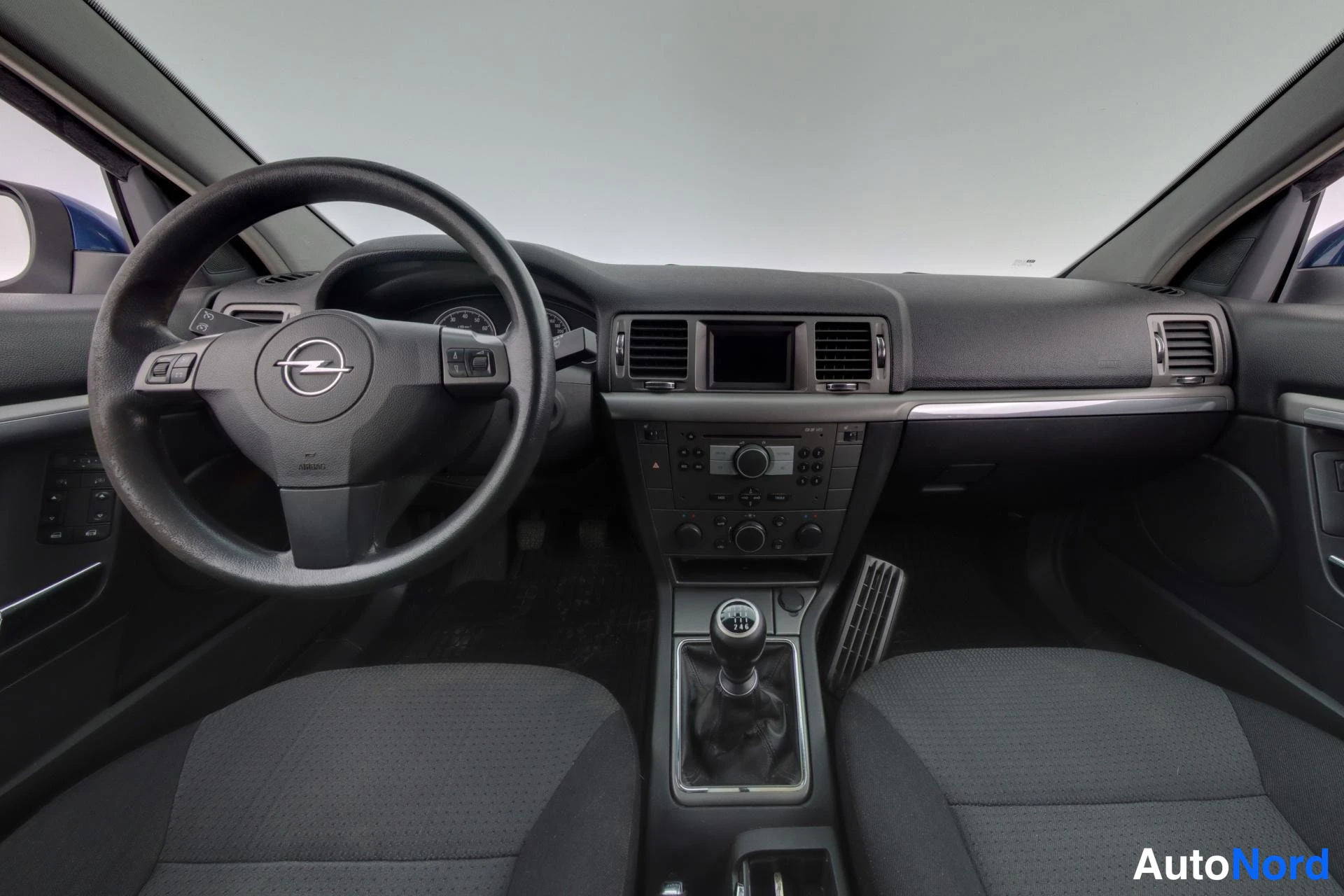 Sininen Opel Vectra 2006, ohjaamo, kuva 7