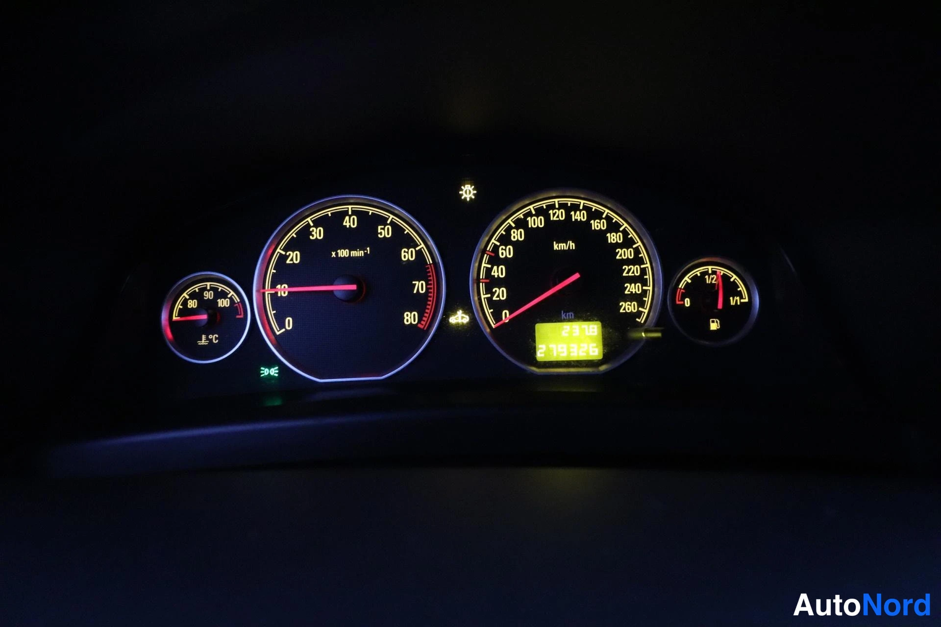 Sininen Opel Vectra 2006, yksityiskohta, kuva 23