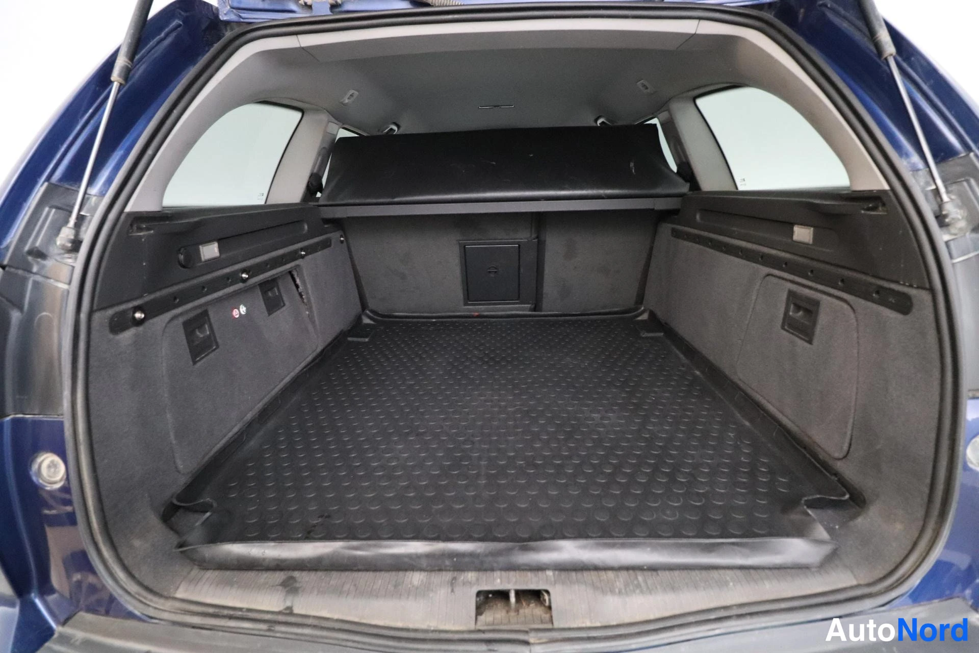 Sininen Opel Vectra 2006, tavaratila, kuva 13