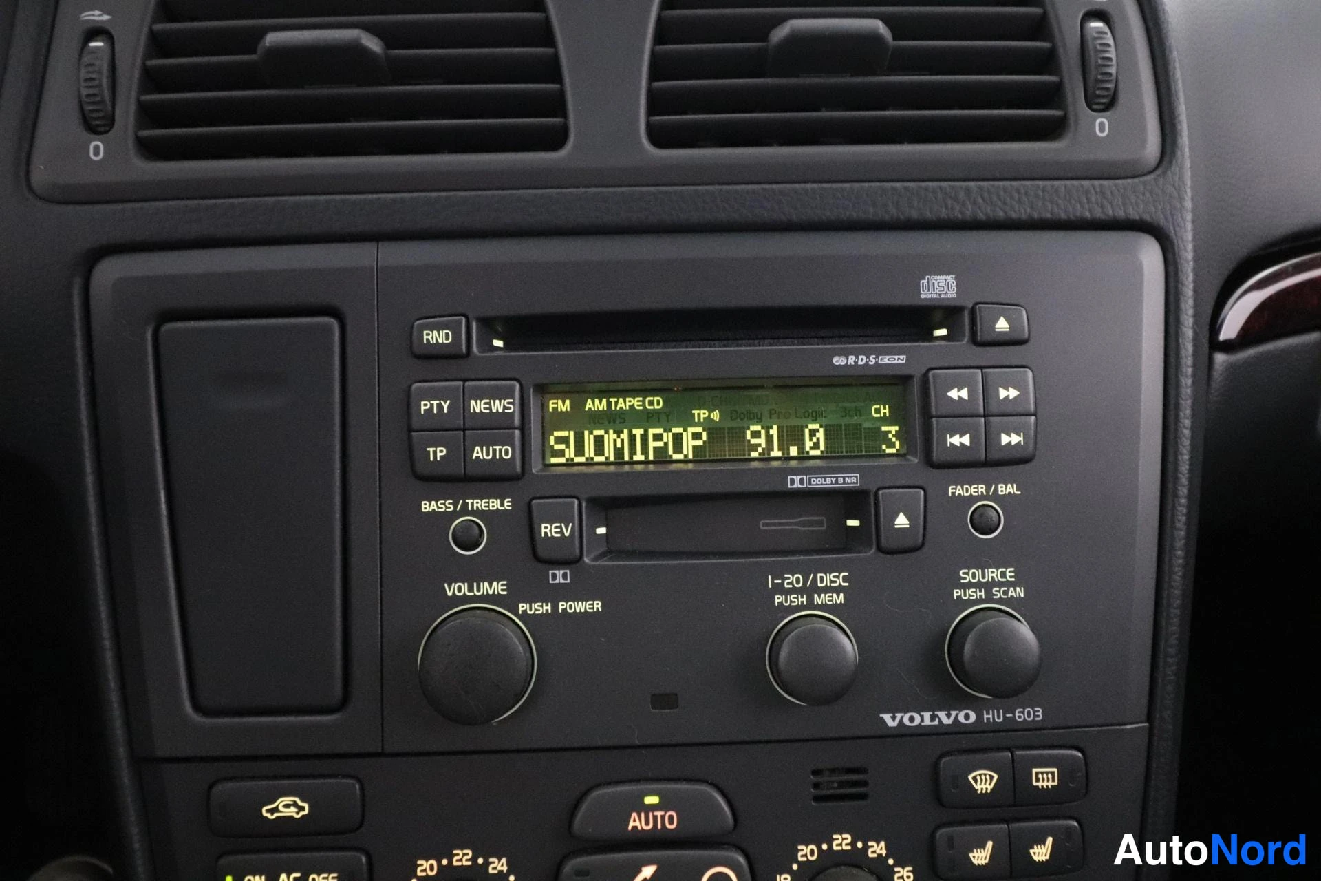 Punainen Volvo S60 2003, yksityiskohta, kuva 19