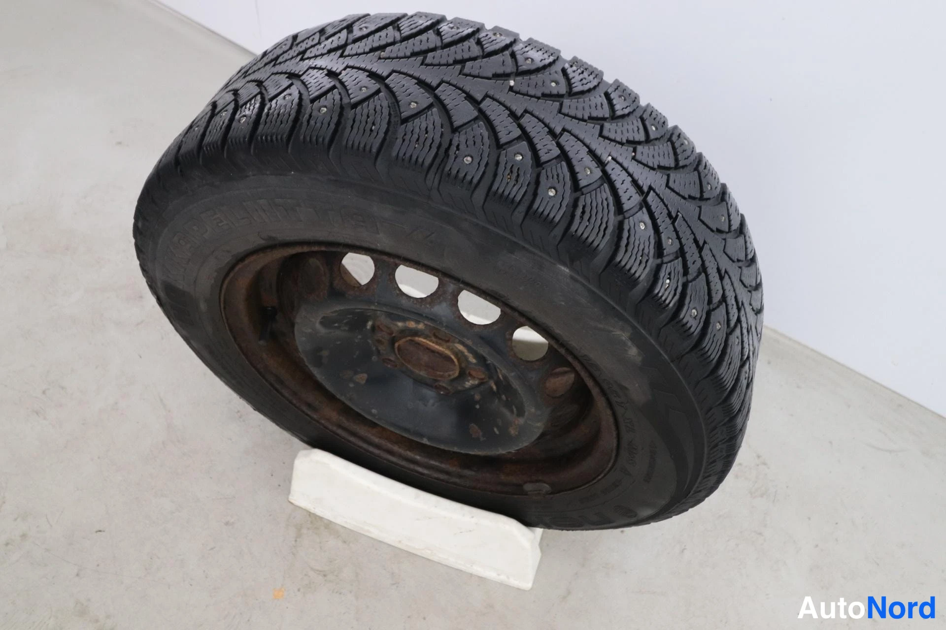 Punainen Volvo S60 2003, yksityiskohta, kuva 24