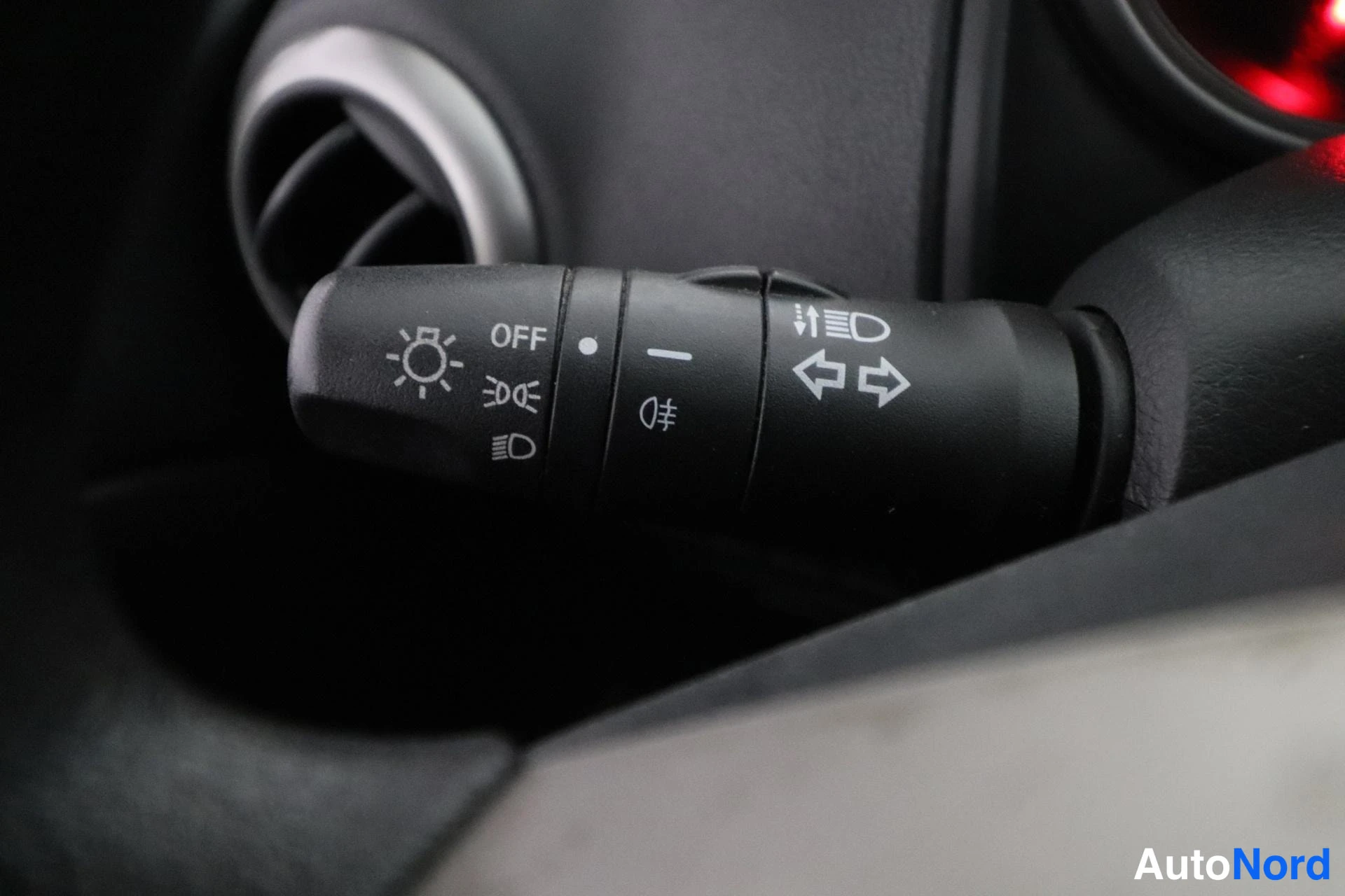 Sininen Nissan Note 2006, yksityiskohta, kuva 16