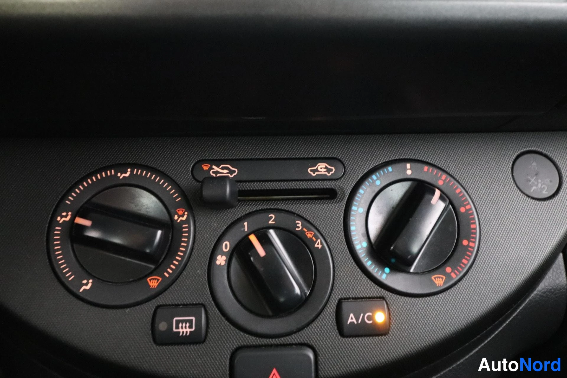 Sininen Nissan Note 2006, yksityiskohta, kuva 18