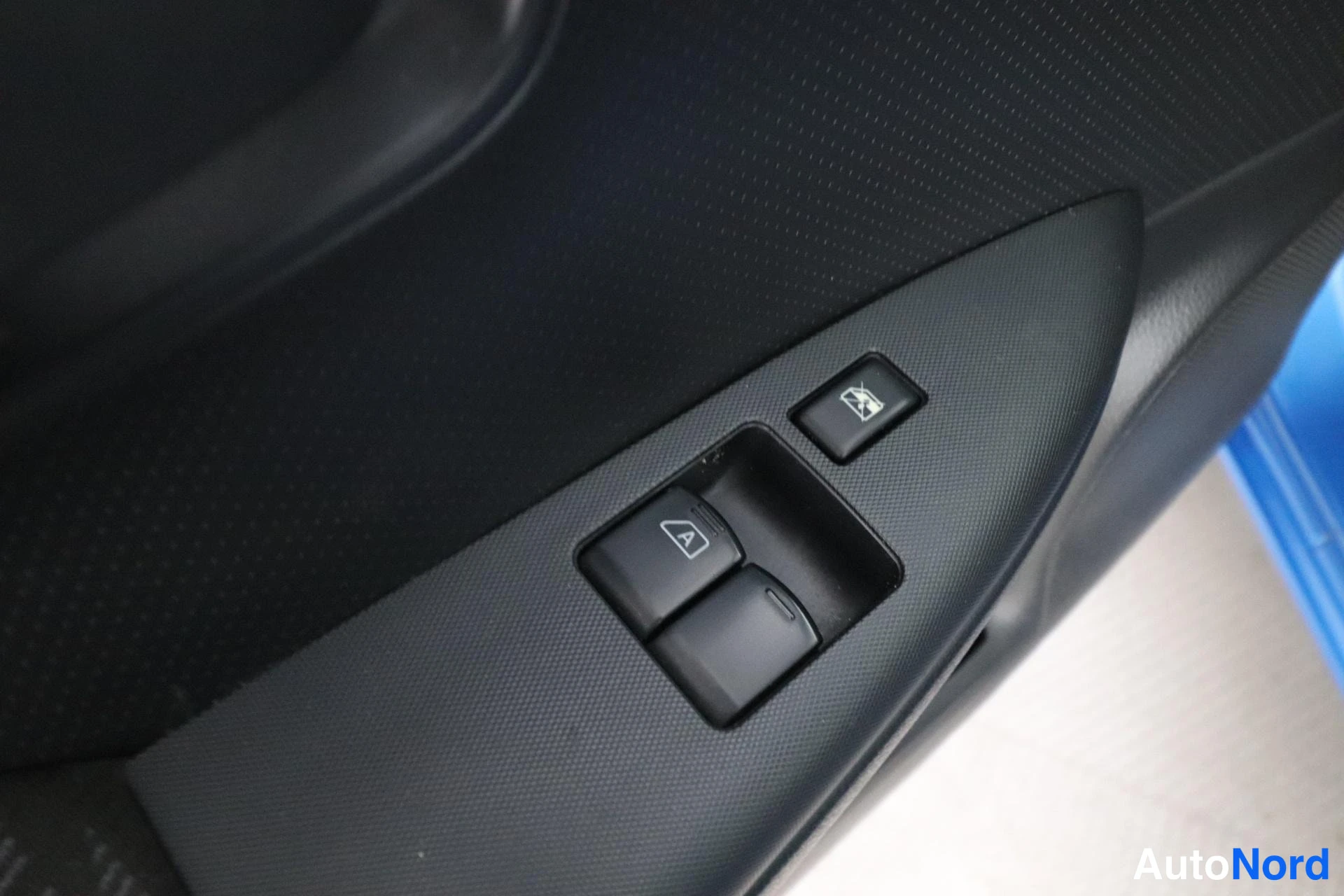 Sininen Nissan Note 2006, yksityiskohta, kuva 21