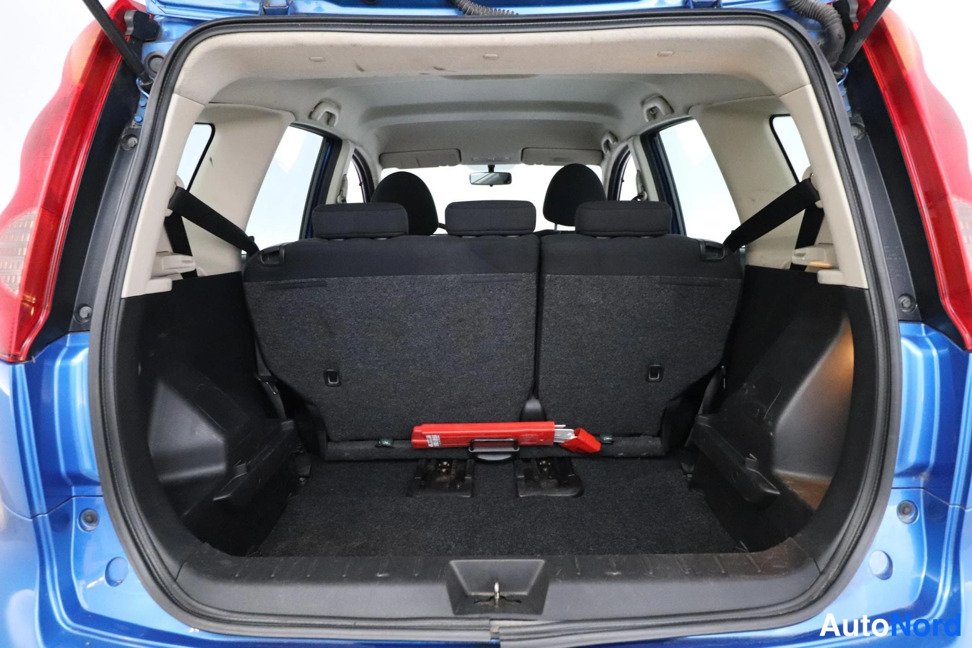 Sininen Nissan Note 2006, tavaratila, kuva 12