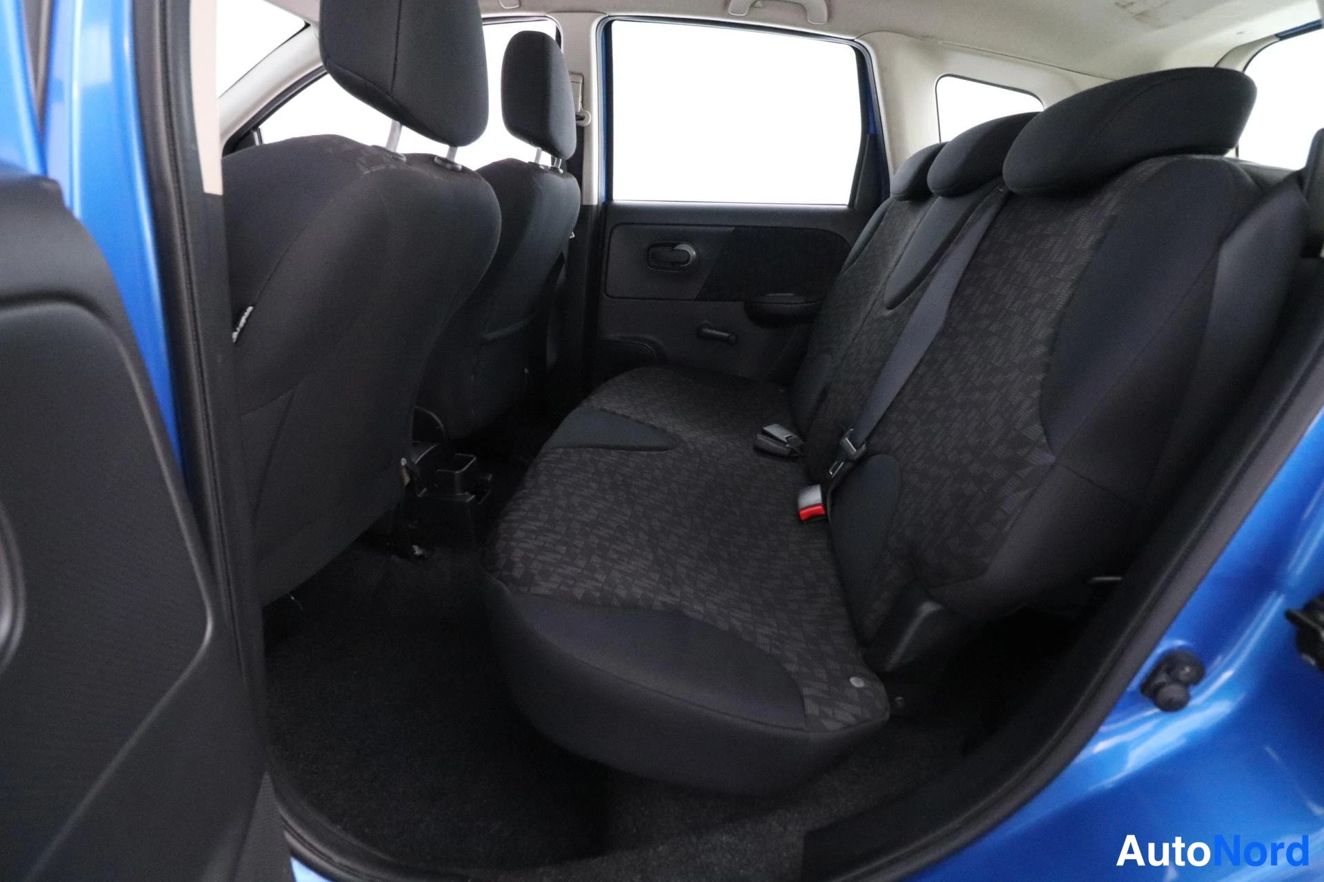 Sininen Nissan Note 2006, takaistuimet, kuva 11