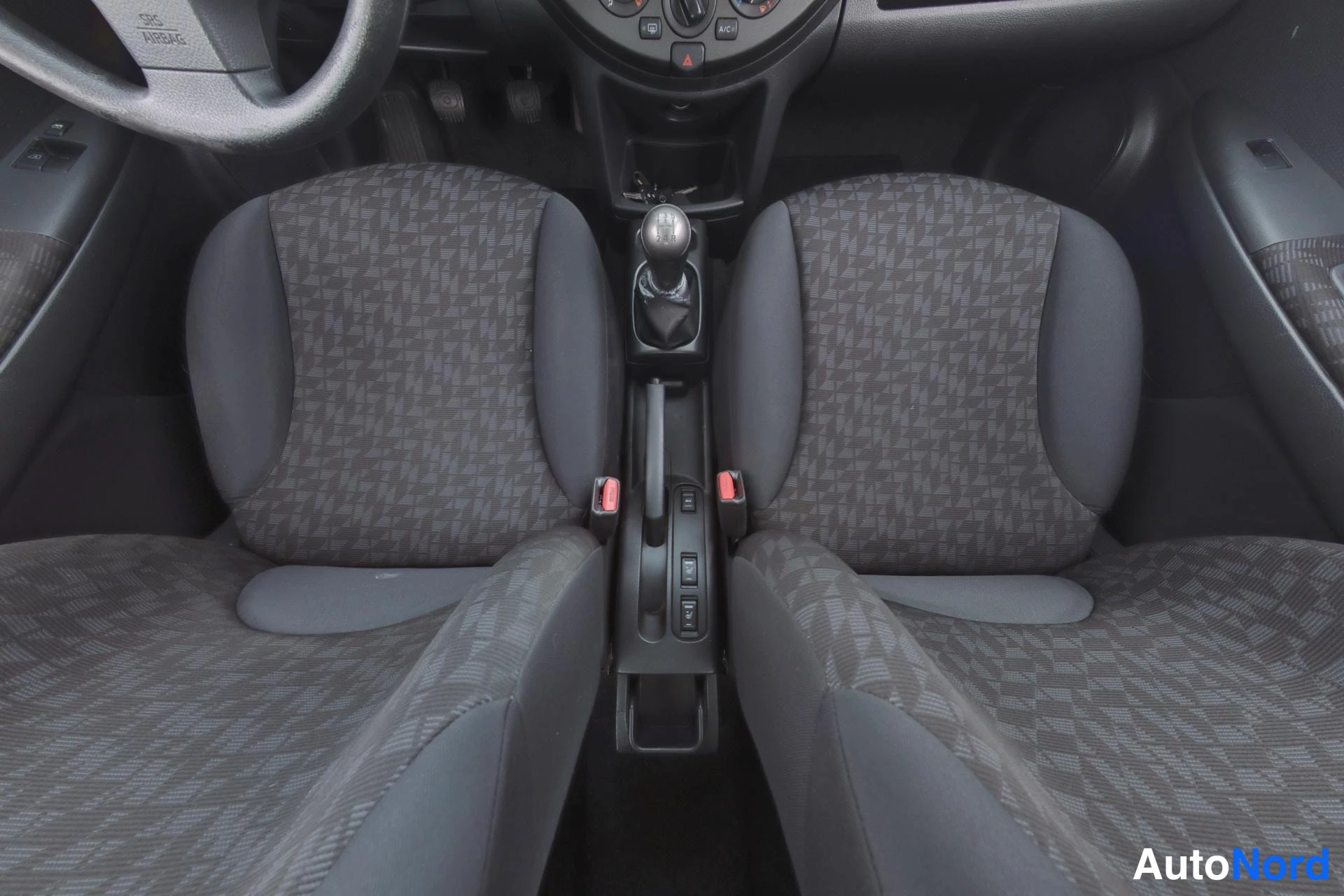Sininen Nissan Note 2006, etuistuimet, kuva 10