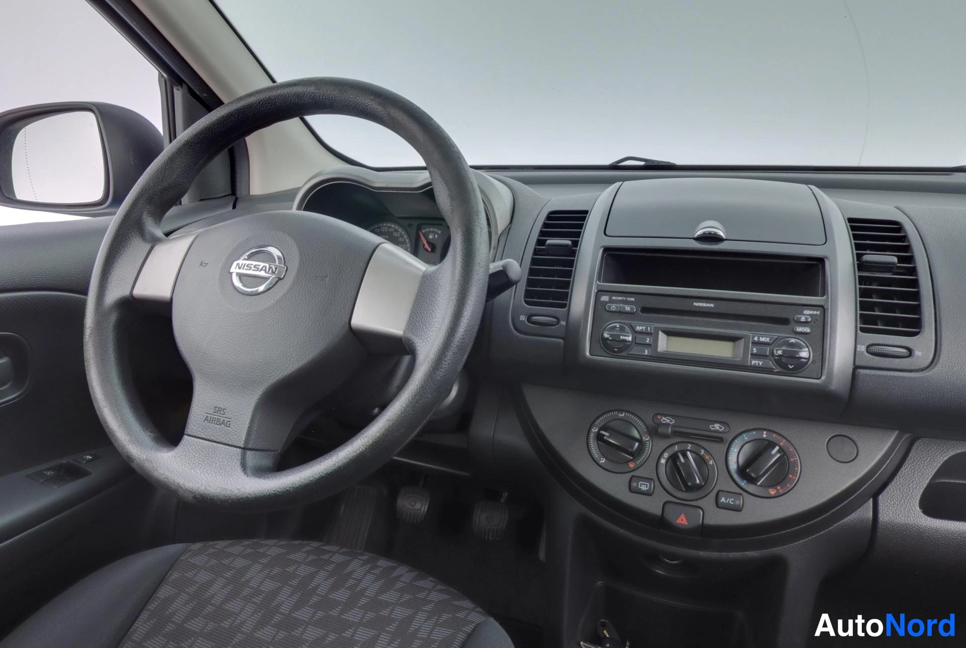 Sininen Nissan Note 2006, ohjaamo, kuva 8