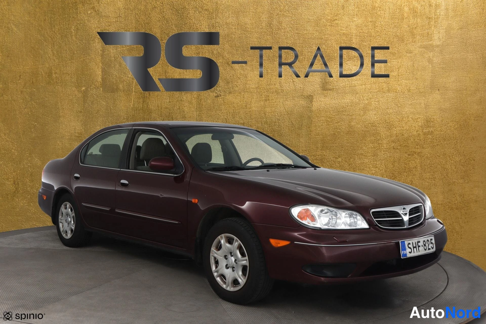 Punainen Nissan Maxima 2002, etuviisto, keula oikealle, kuva 2