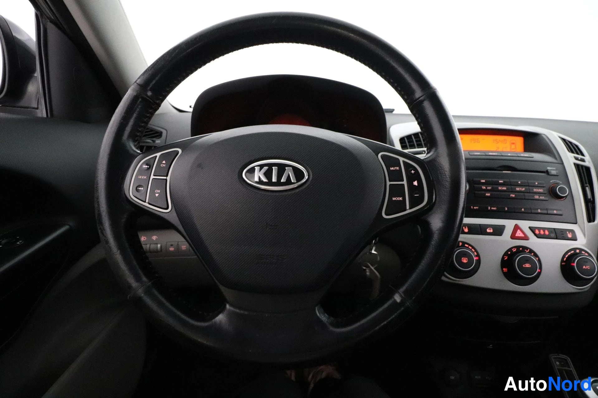 Harmaa Kia Ceed 2008, ohjaamo, kuva 10