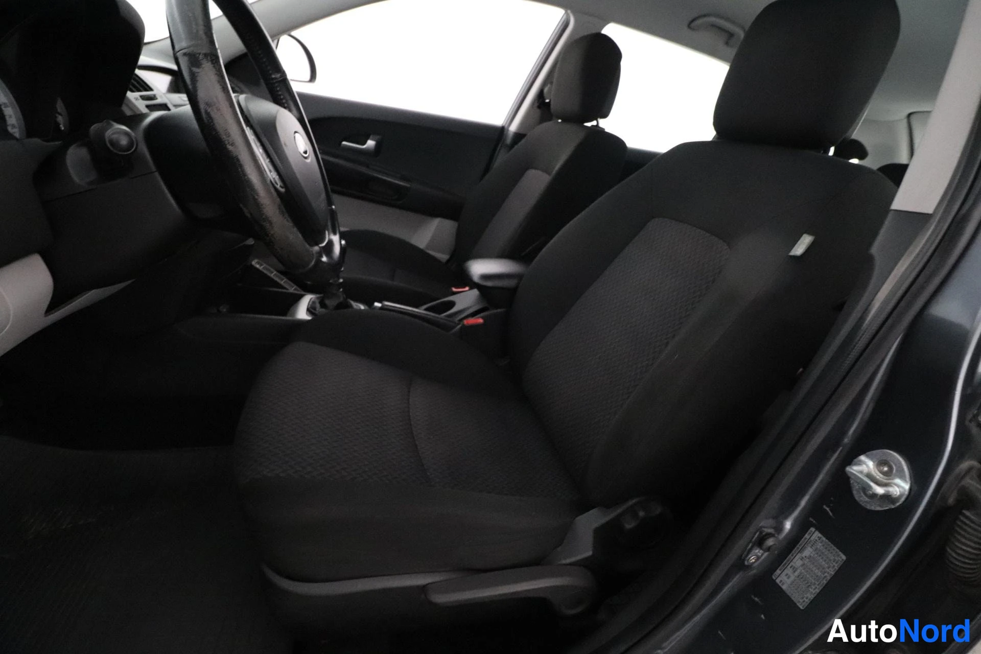 Harmaa Kia Ceed 2008, etuistuimet, kuva 11
