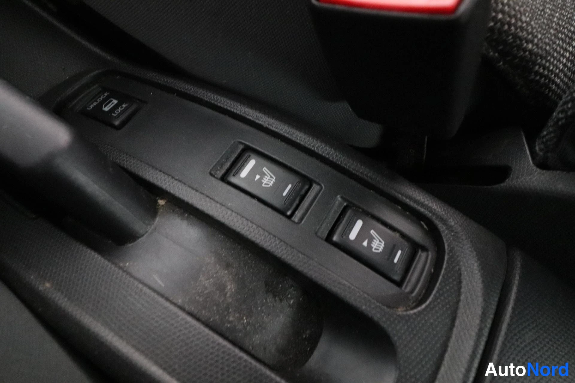 Sininen Nissan Micra 2005, yksityiskohta, kuva 22