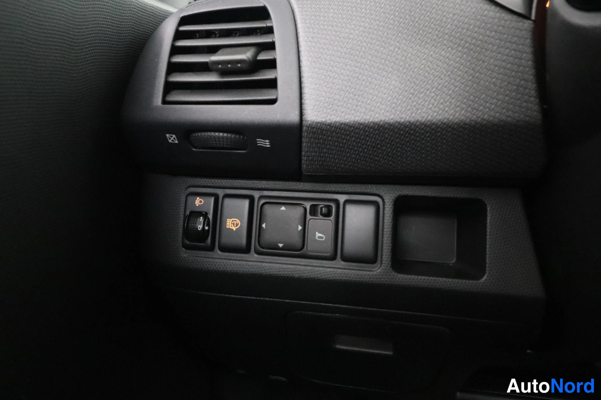 Sininen Nissan Micra 2005, yksityiskohta, kuva 21