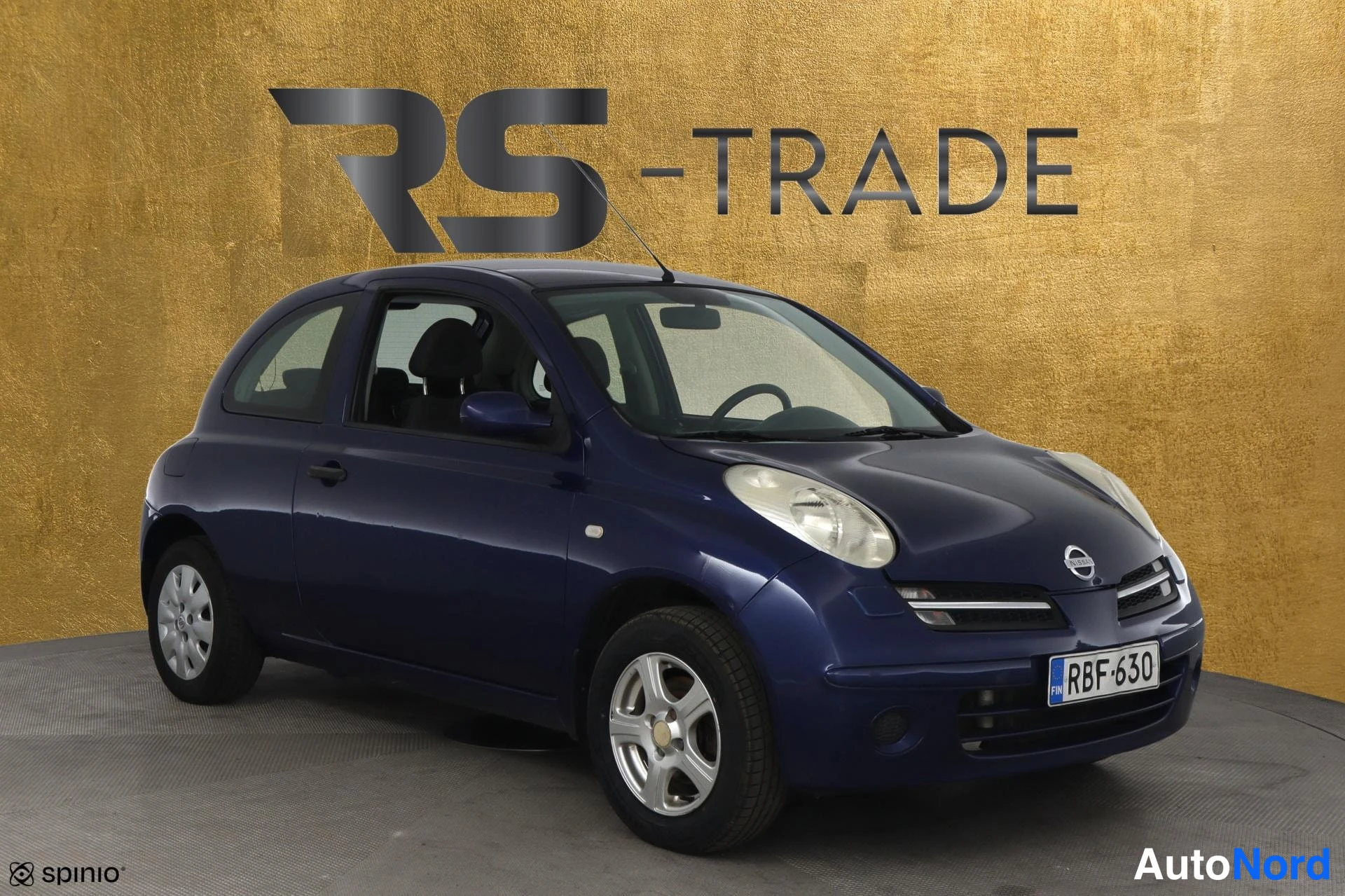 Sininen Nissan Micra 2005, etuviisto, keula oikealle, kuva 3