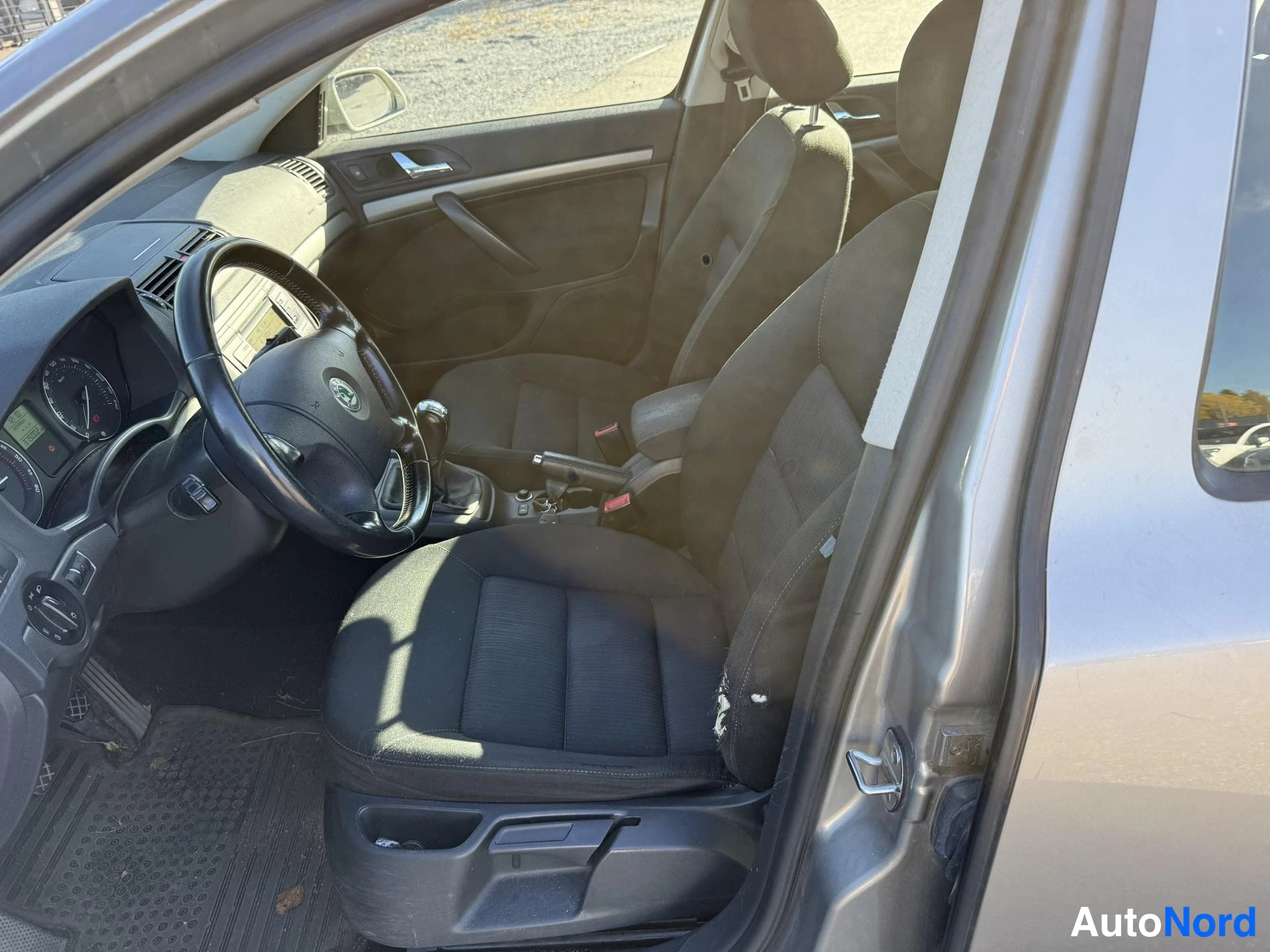 Beige Skoda Octavia 2008, etuistuimet, kuva 9