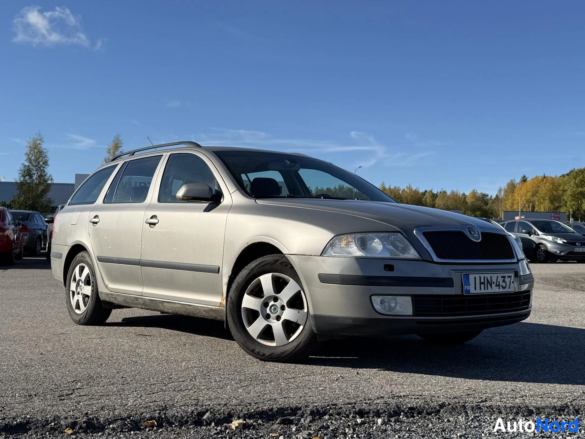 Beige Skoda Octavia 2008, etuviisto, keula oikealle, kuva 2