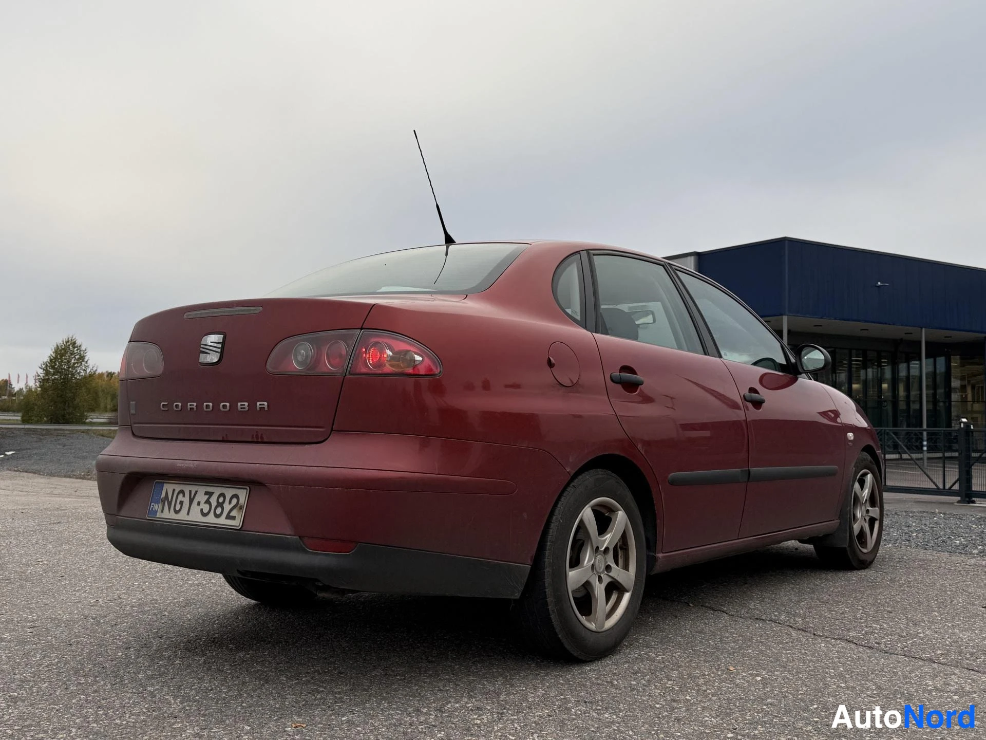 Punainen Seat Cordoba 2006, takaviisto, kuva 3