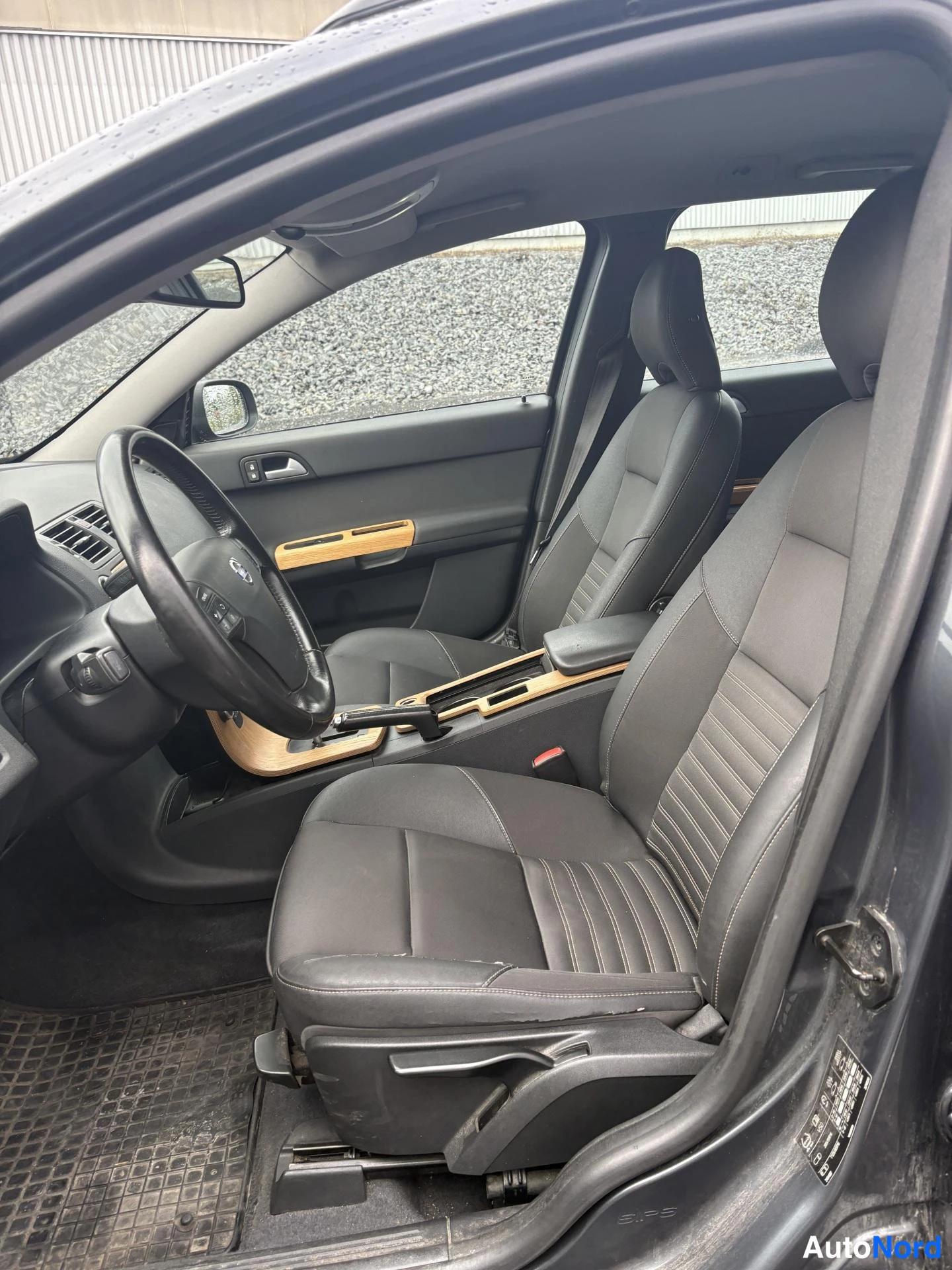 Harmaa Volvo V50 2008, etuistuimet, kuva 7