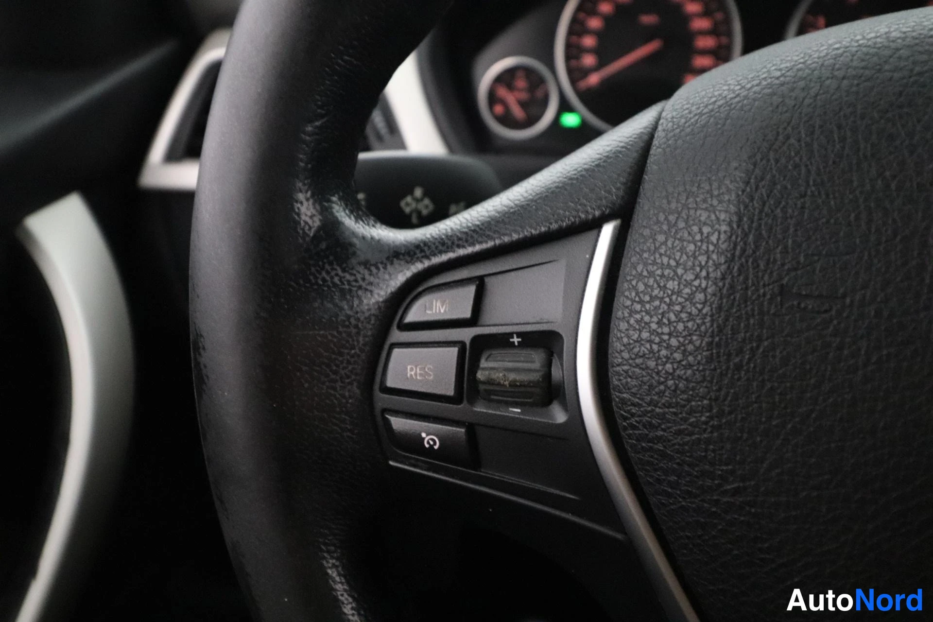 Harmaa BMW 320d 2015, yksityiskohta, kuva 17