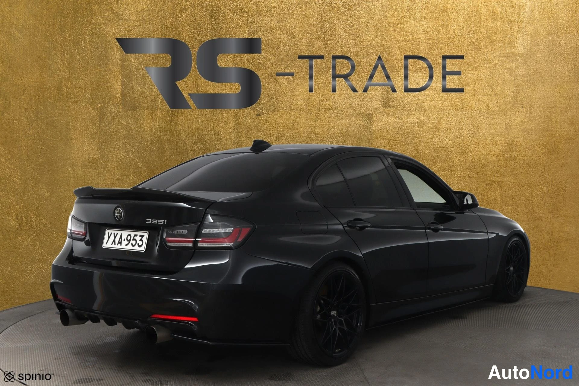 Musta BMW 335i 2013, takaviisto, kuva 4