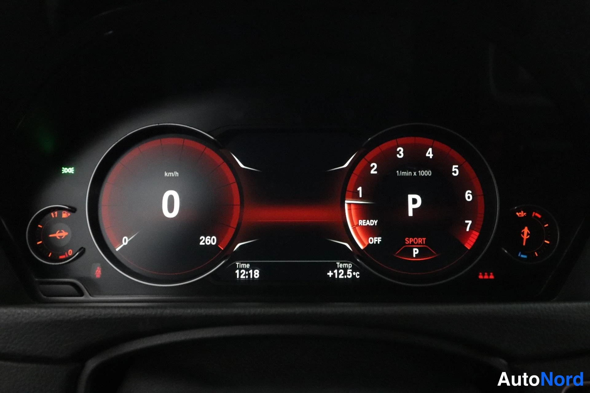 Musta BMW 335i 2013, yksityiskohta, kuva 14
