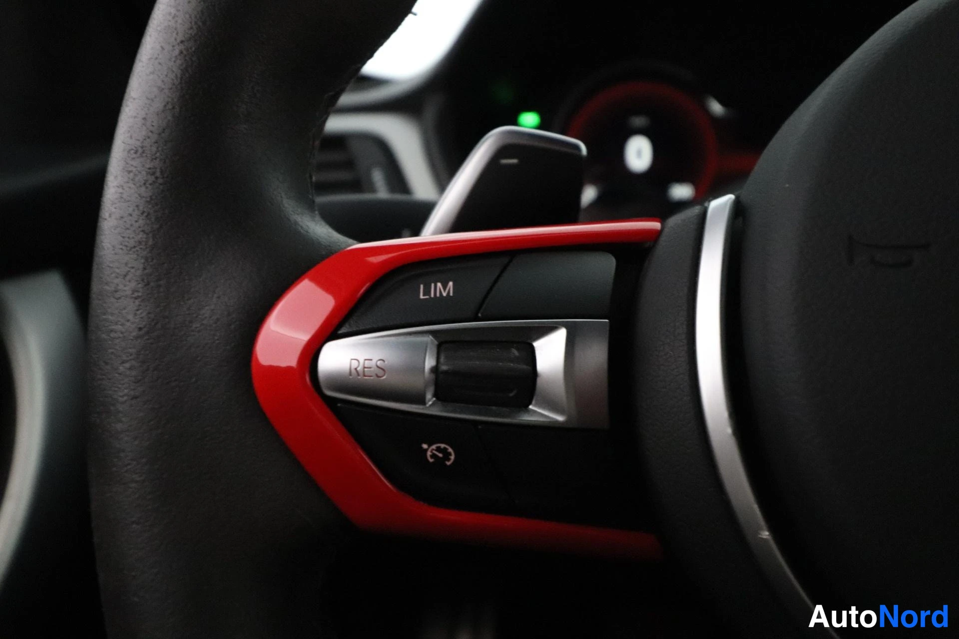Musta BMW 335i 2013, yksityiskohta, kuva 16