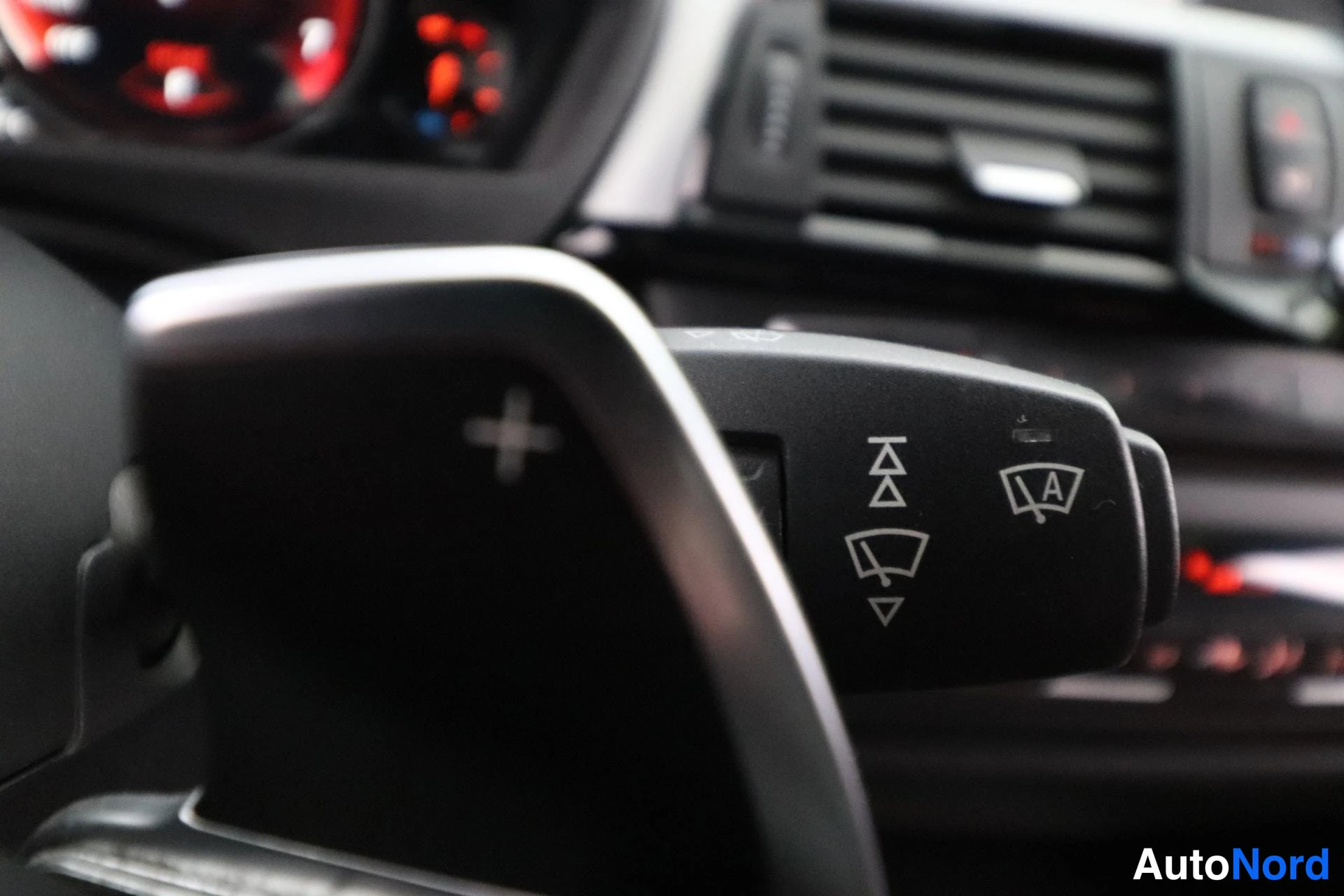 Musta BMW 335i 2013, yksityiskohta, kuva 36
