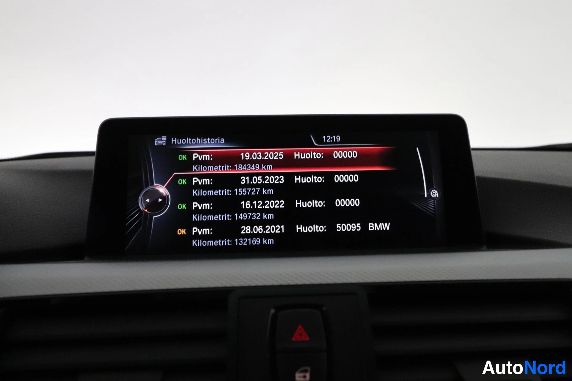 Musta BMW 335i 2013, yksityiskohta, kuva 25