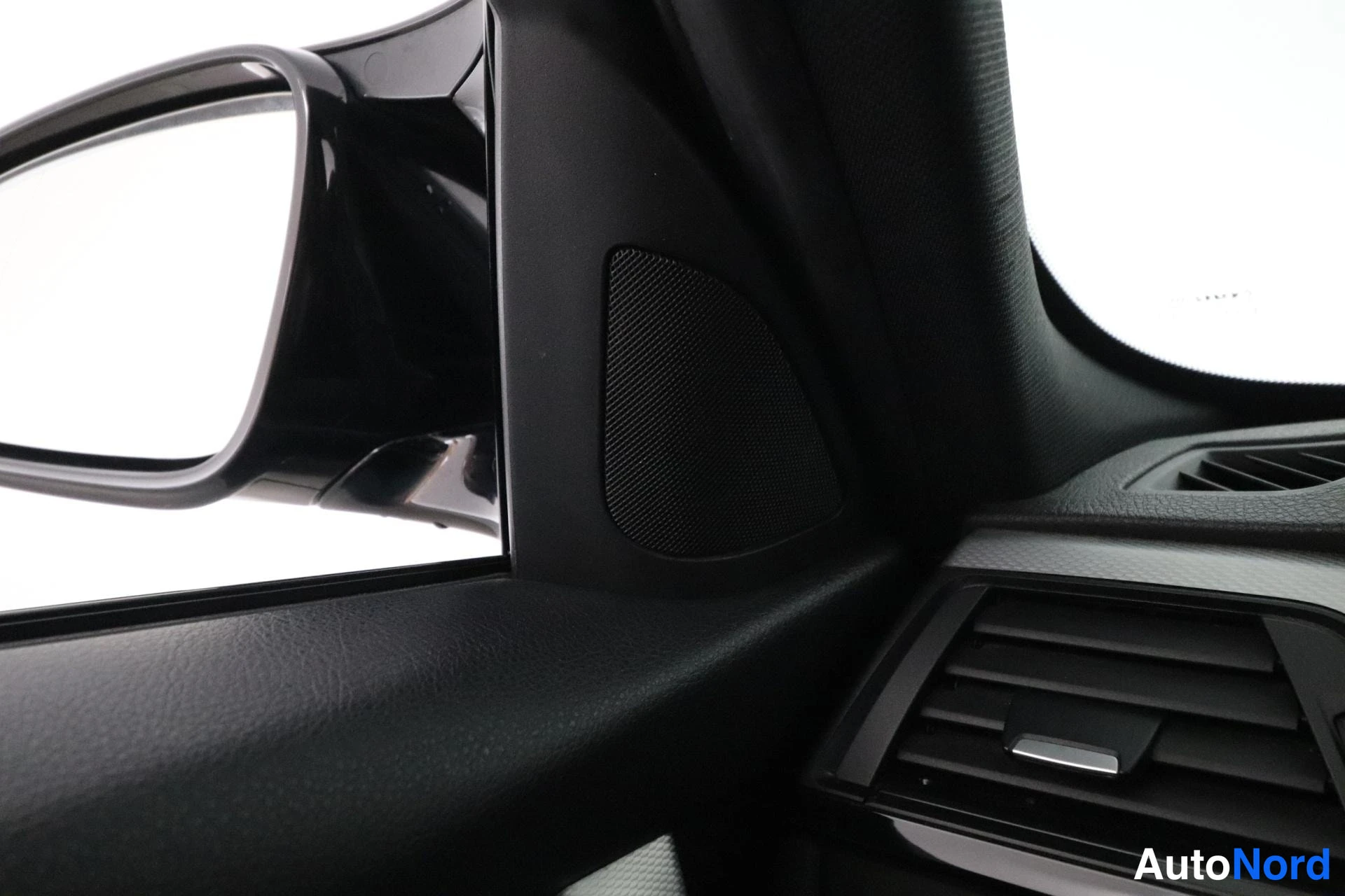 Musta BMW 335i 2013, yksityiskohta, kuva 31