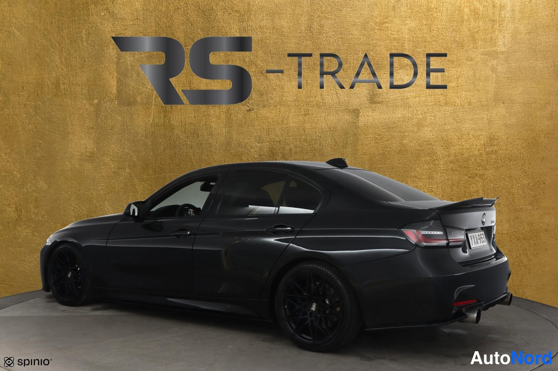 Musta BMW 335i 2013, takaviisto, kuva 6