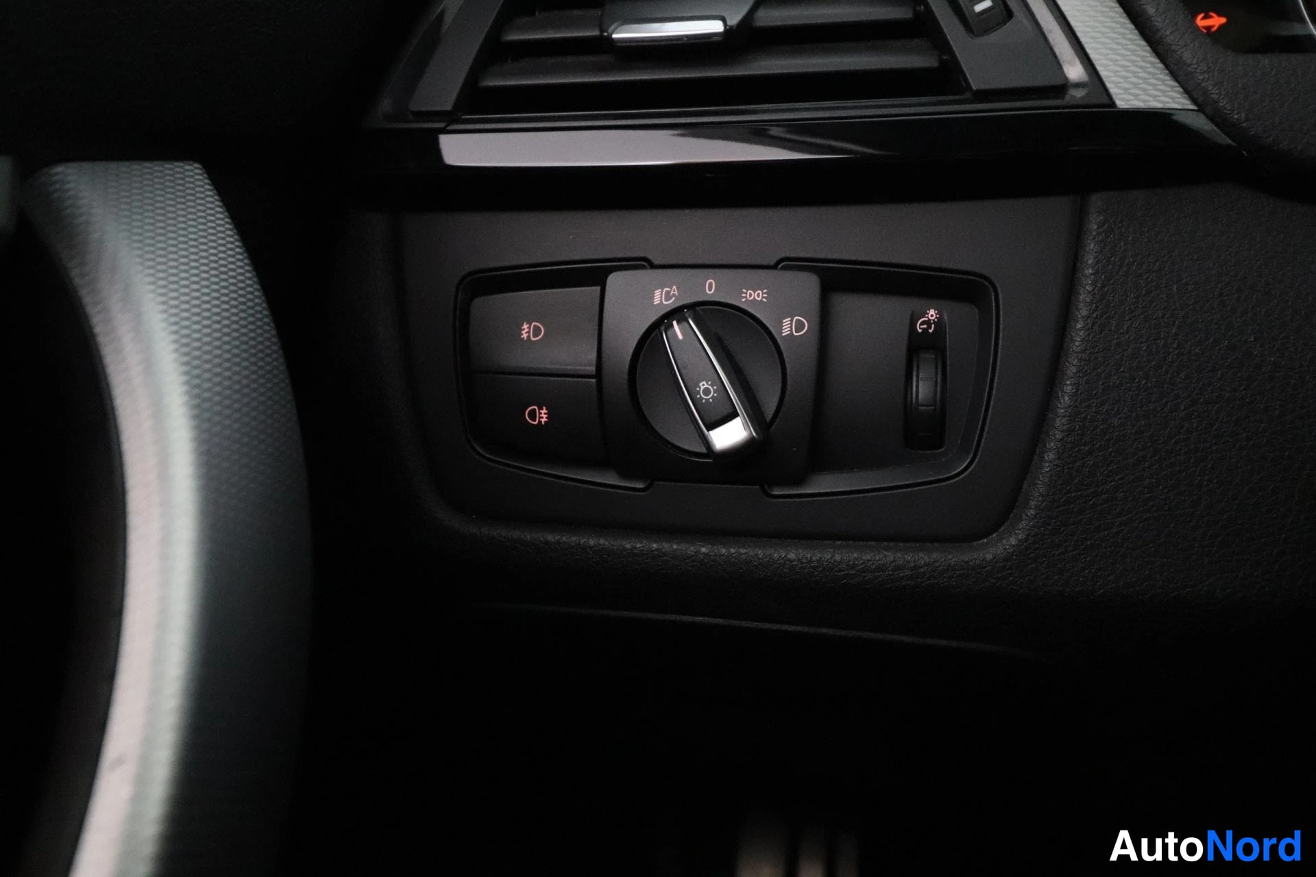 Musta BMW 335i 2013, yksityiskohta, kuva 32