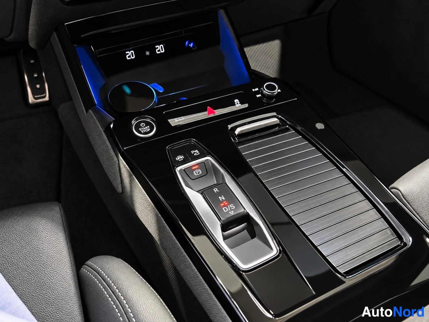 Sininen Audi Q6 e-tron 2025, yksityiskohta, kuva 16