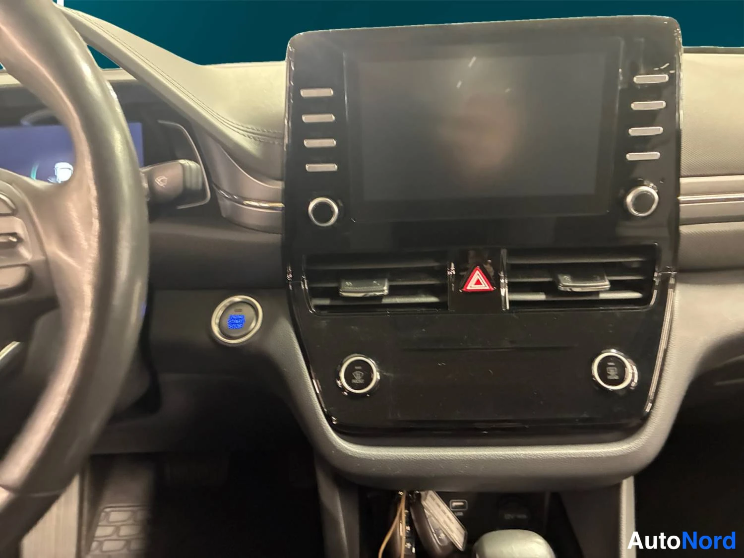 Valkoinen Hyundai Ioniq 2020, yksityiskohta, kuva 15