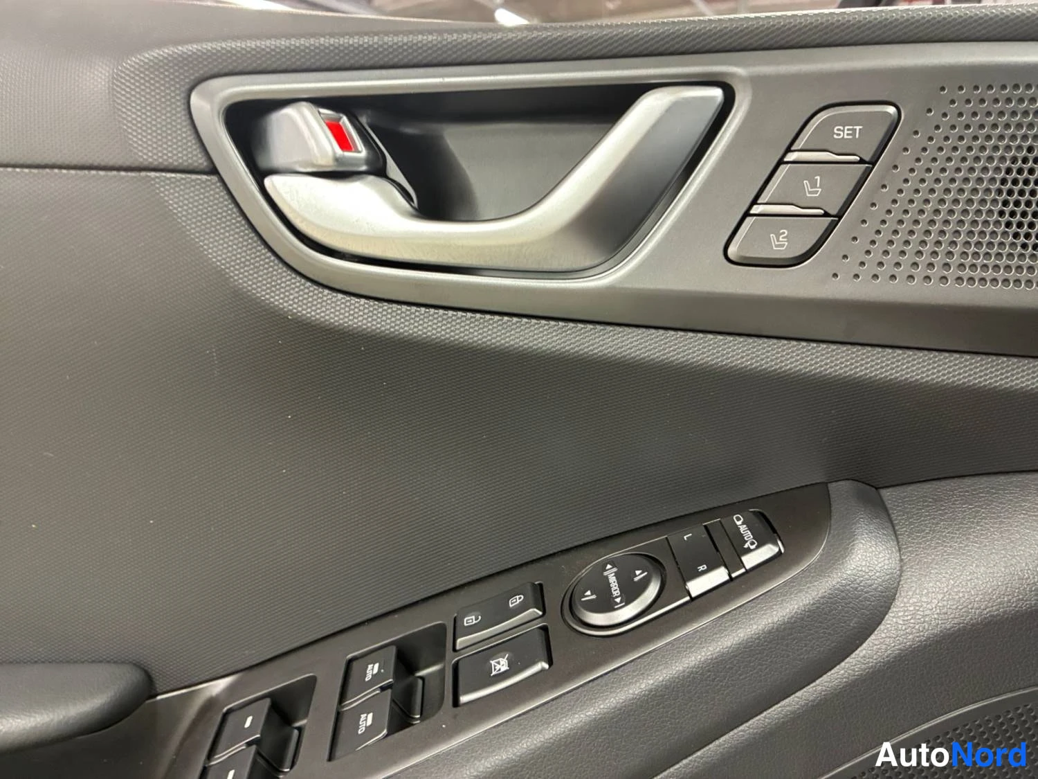 Valkoinen Hyundai Ioniq 2020, yksityiskohta, kuva 19