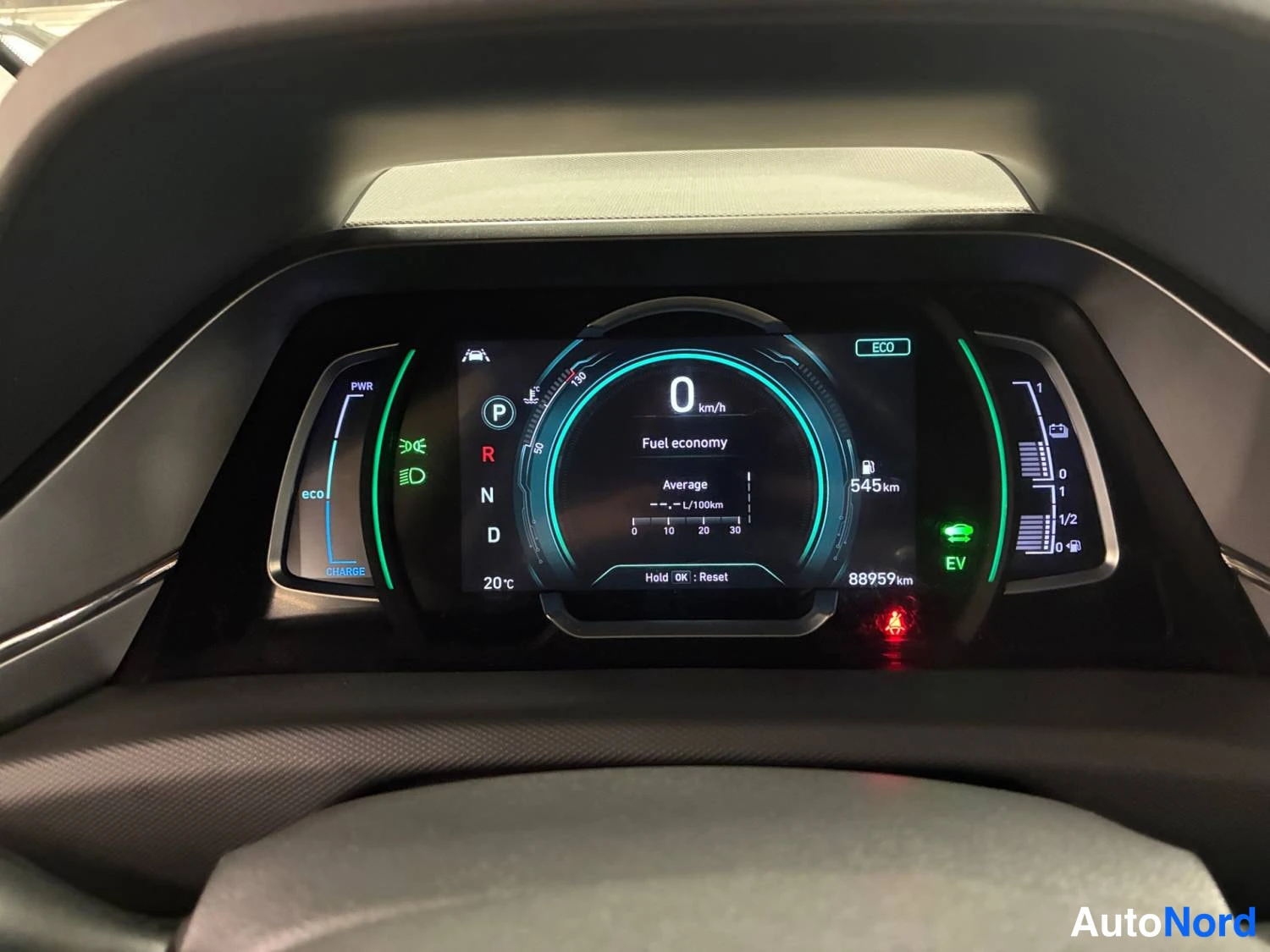 Valkoinen Hyundai Ioniq 2020, yksityiskohta, kuva 20