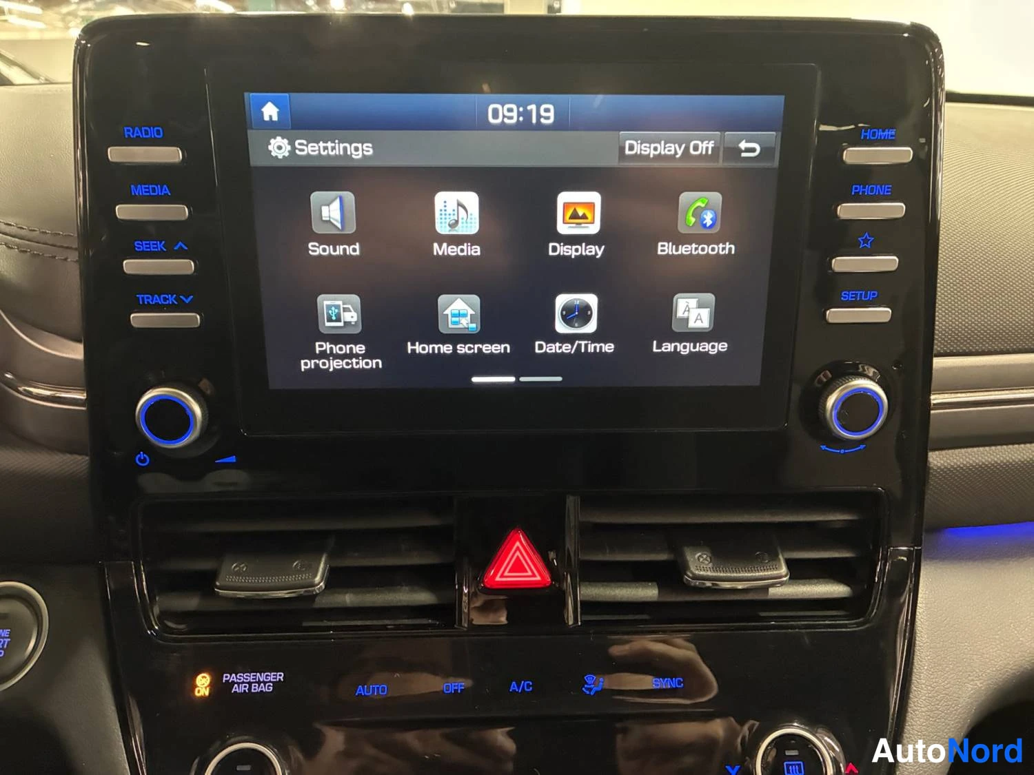Valkoinen Hyundai Ioniq 2020, yksityiskohta, kuva 22