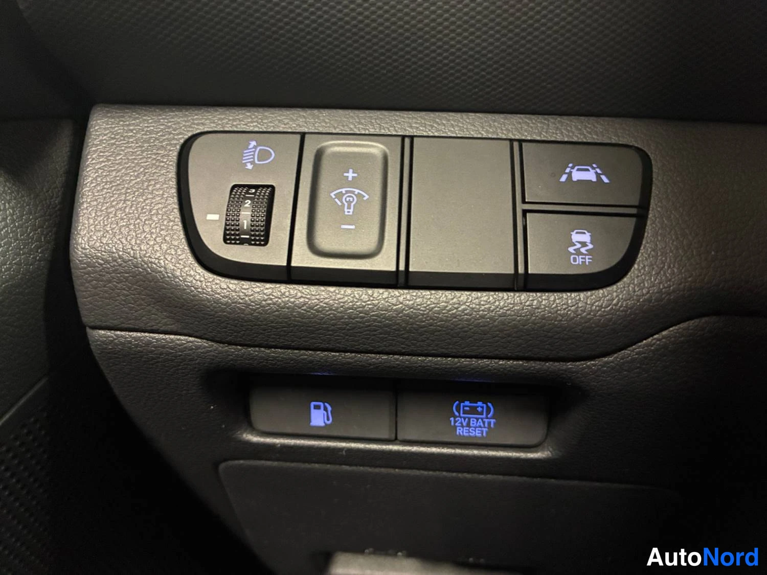 Valkoinen Hyundai Ioniq 2020, yksityiskohta, kuva 26