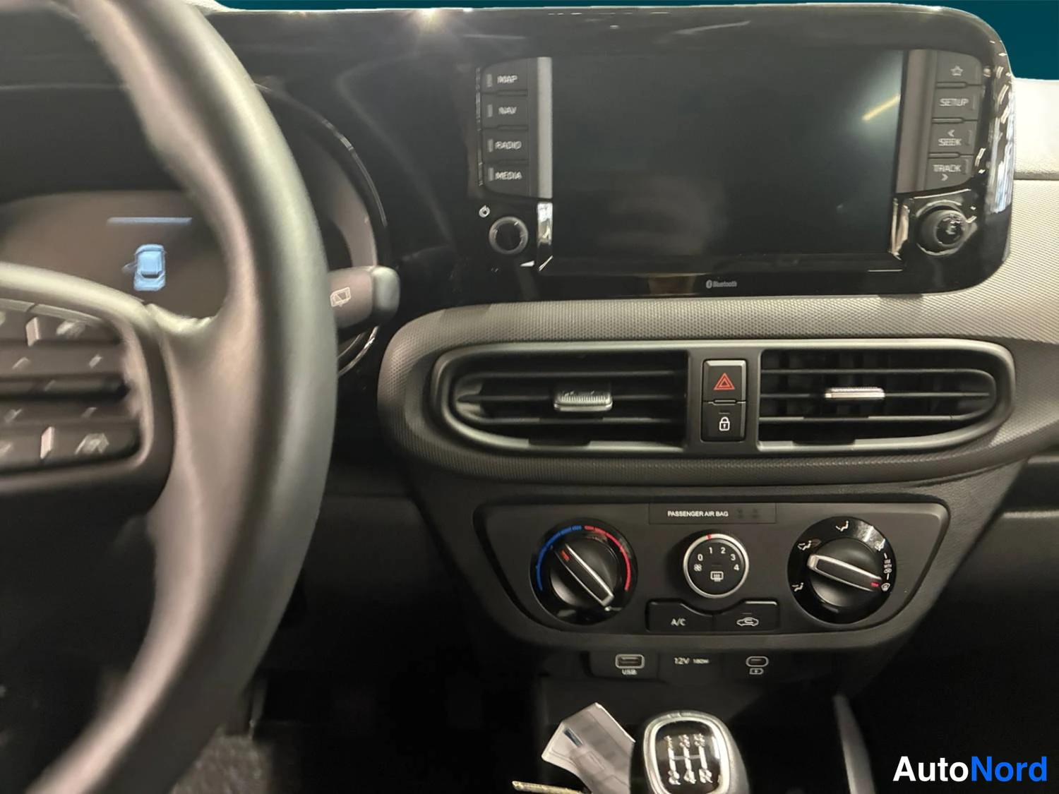 Musta Hyundai I10 2024, ohjaamo, kuva 9