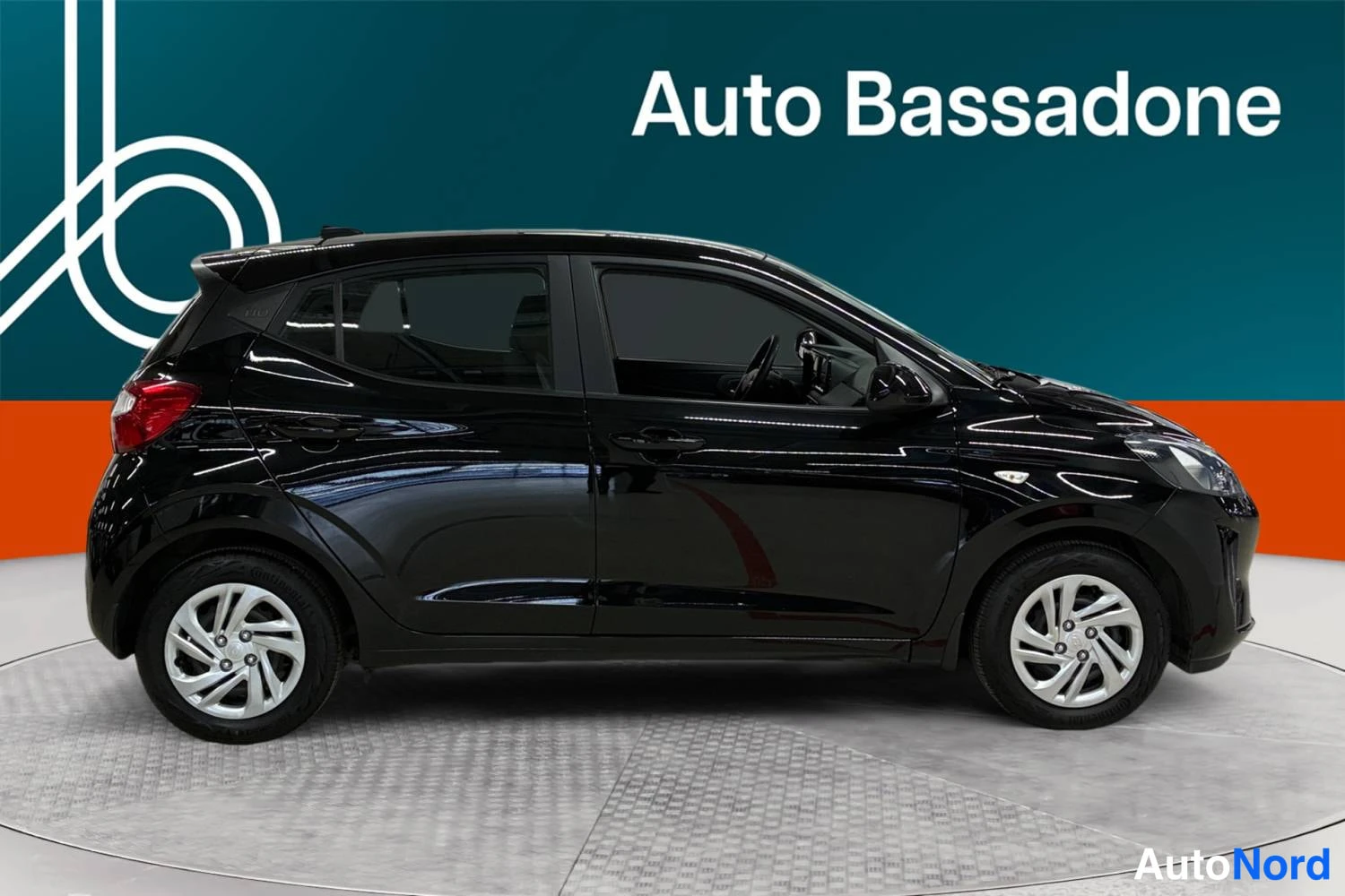 Musta Hyundai I10 2024, sivulta, kuva 5