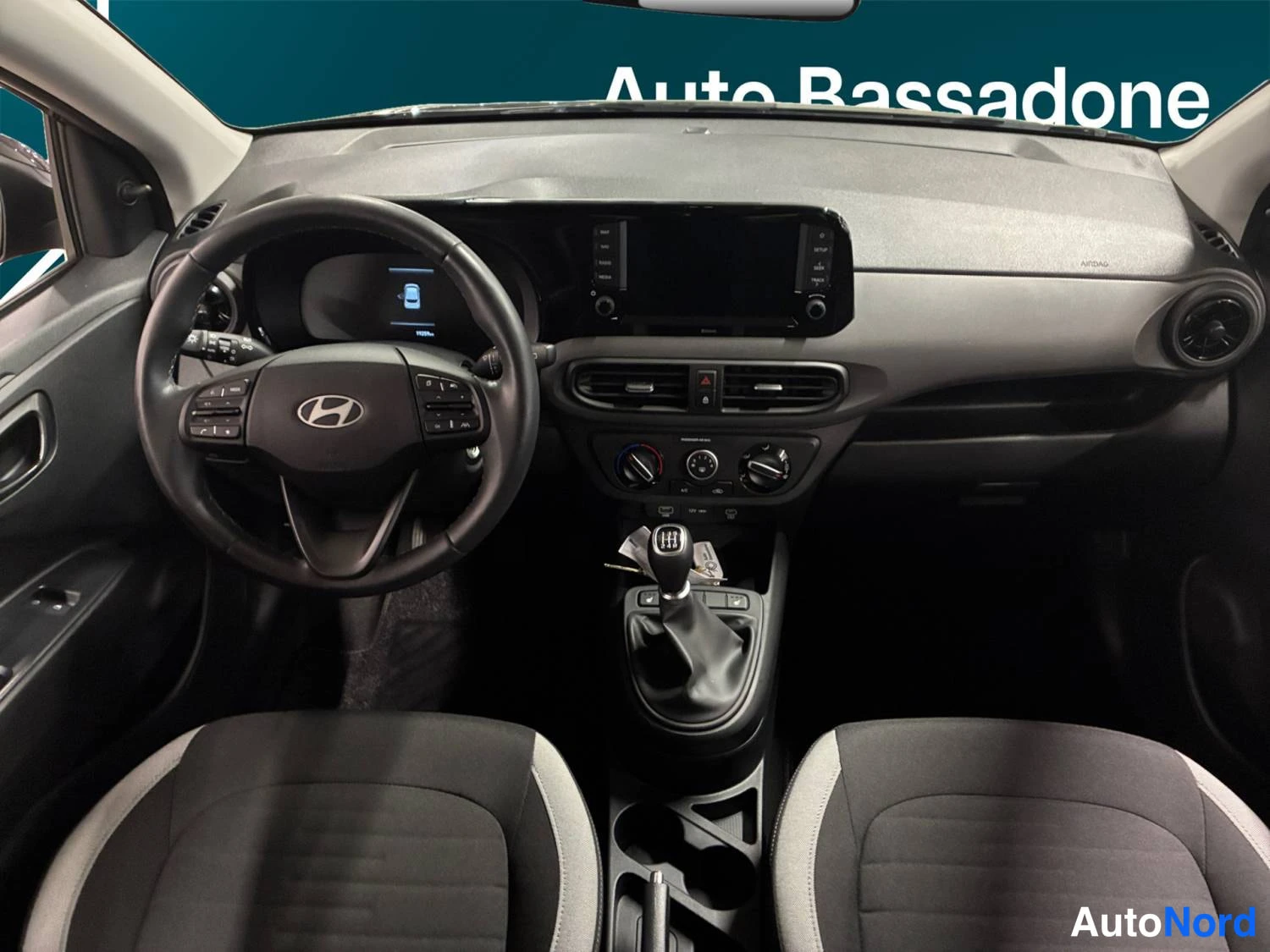 Musta Hyundai I10 2024, ohjaamo, kuva 10
