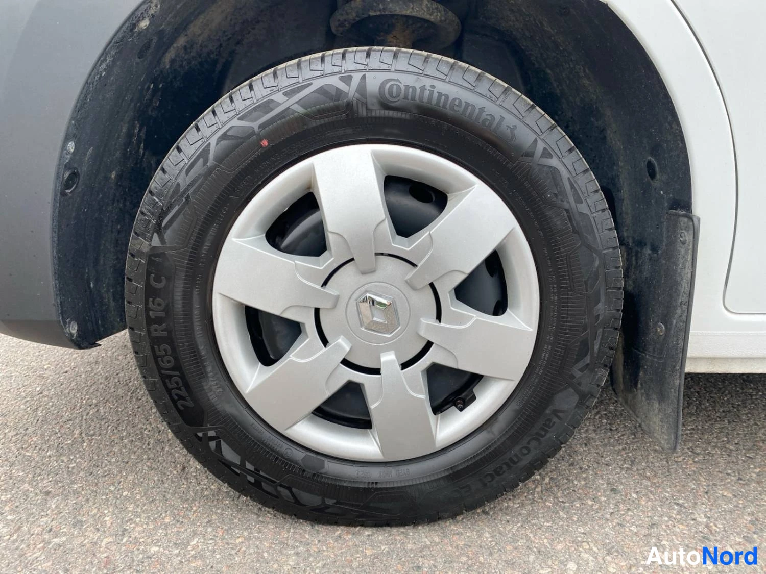 Valkoinen Renault Master 2023, yksityiskohta, kuva 16
