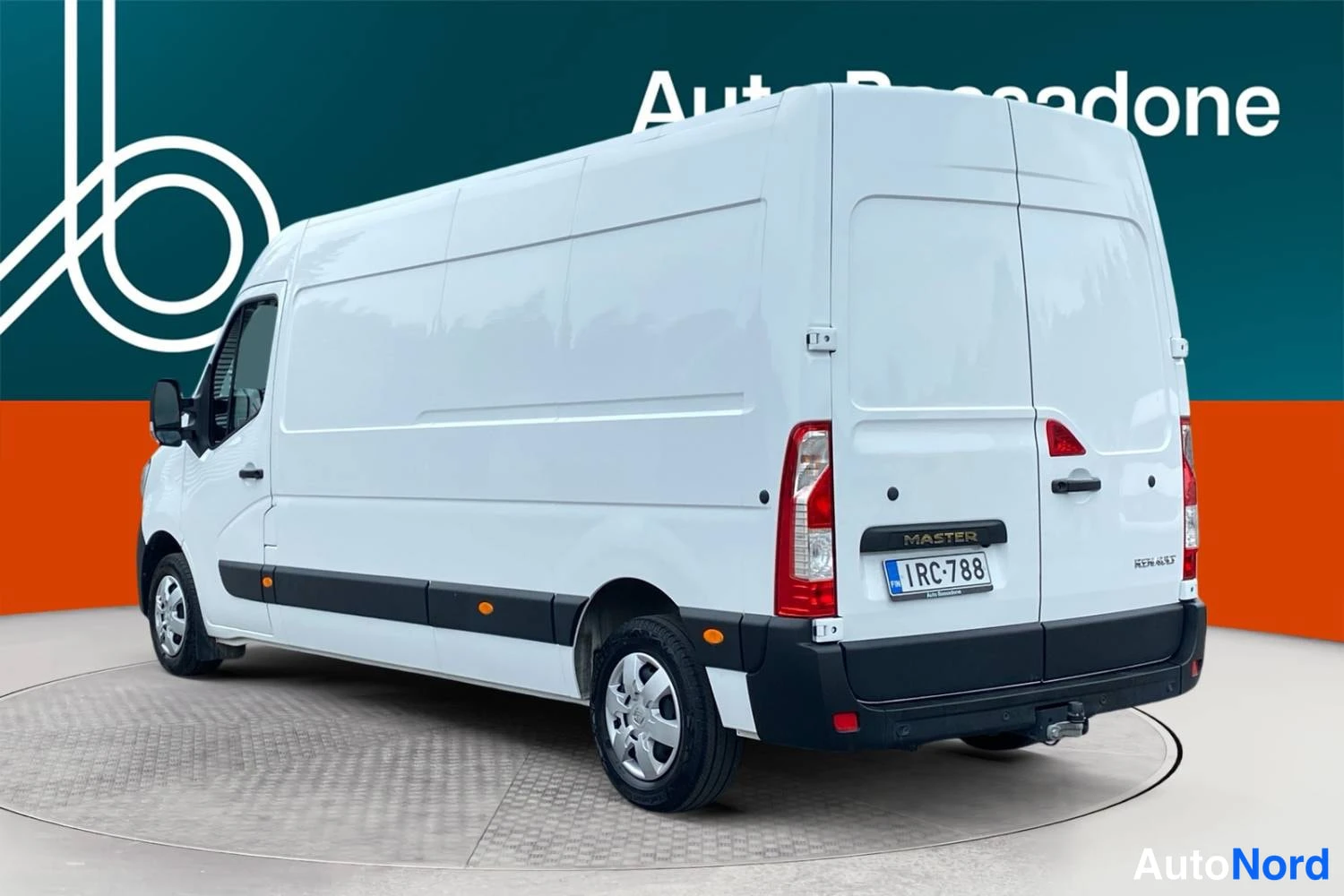 Valkoinen Renault Master 2023, takaviisto, kuva 8