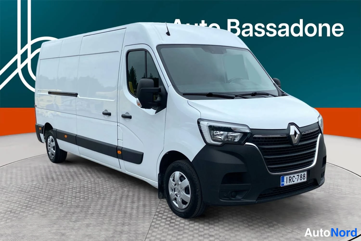 Valkoinen Renault Master 2023, etuviisto, keula oikealle, kuva 3