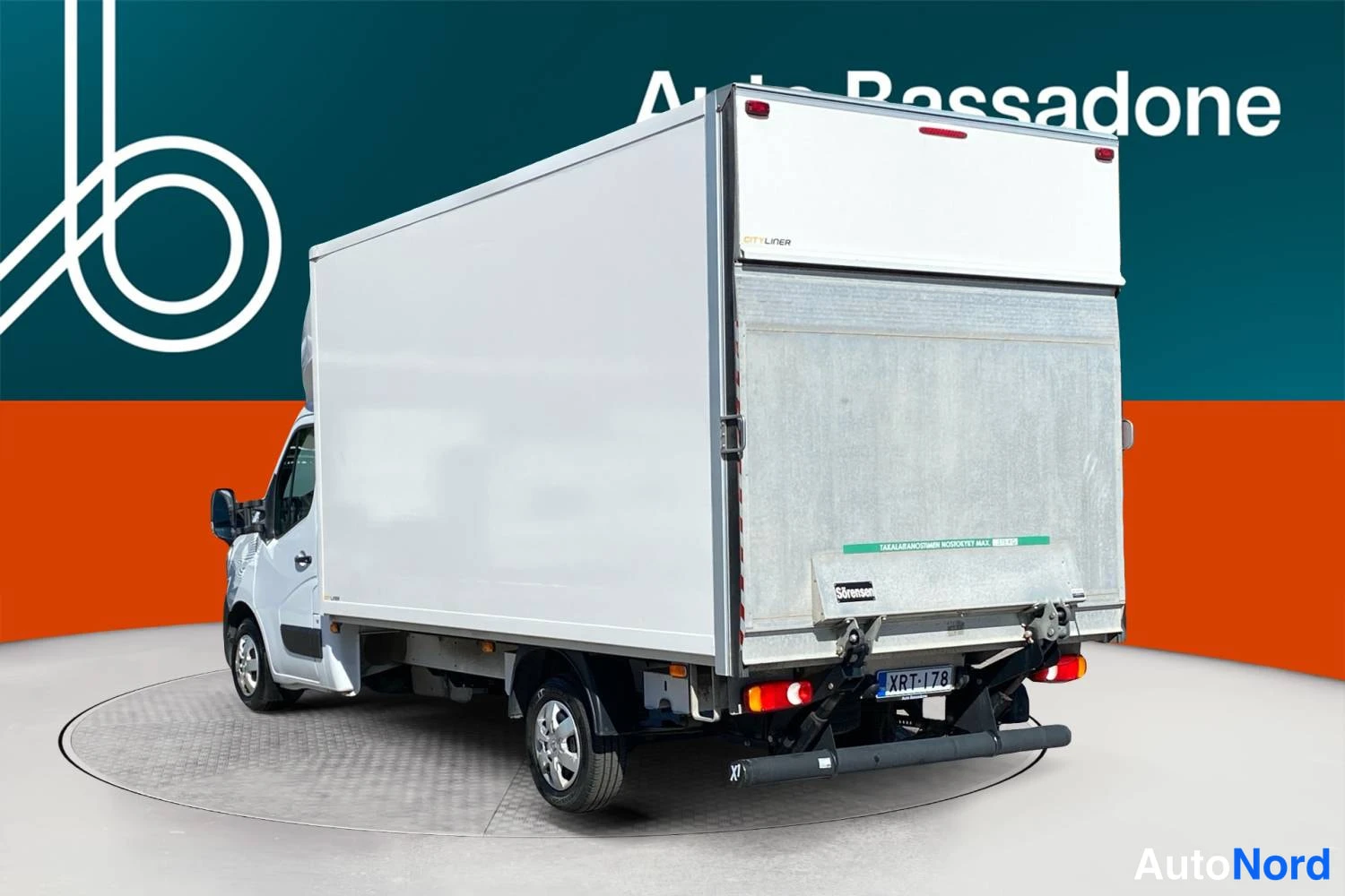 Valkoinen Renault Master 2023, takaviisto, kuva 6