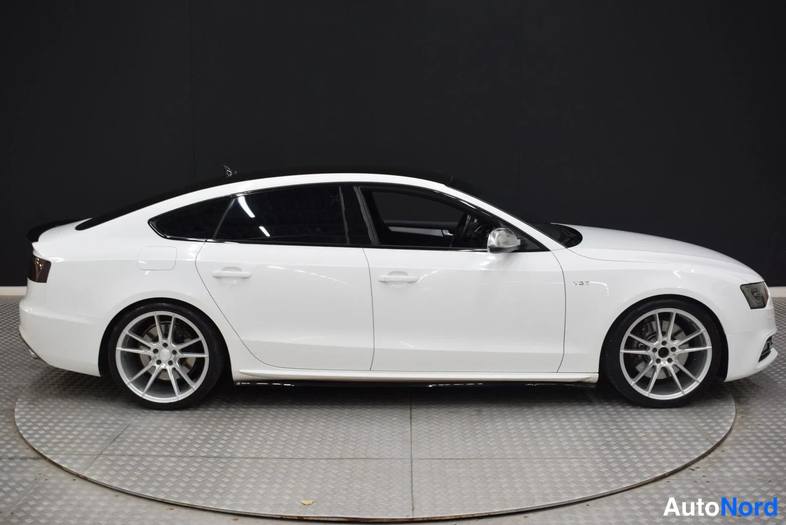 Valkoinen Audi S5 2012, etuviisto, keula oikealle, kuva 6