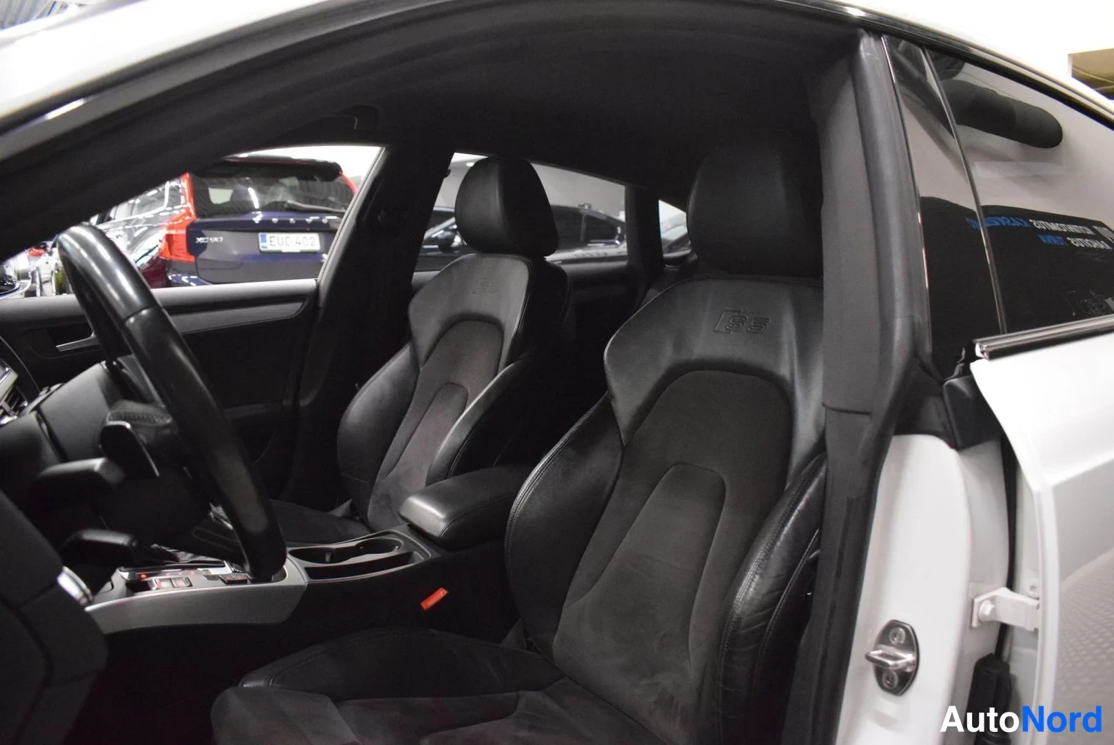Valkoinen Audi S5 2012, etuistuimet, kuva 21