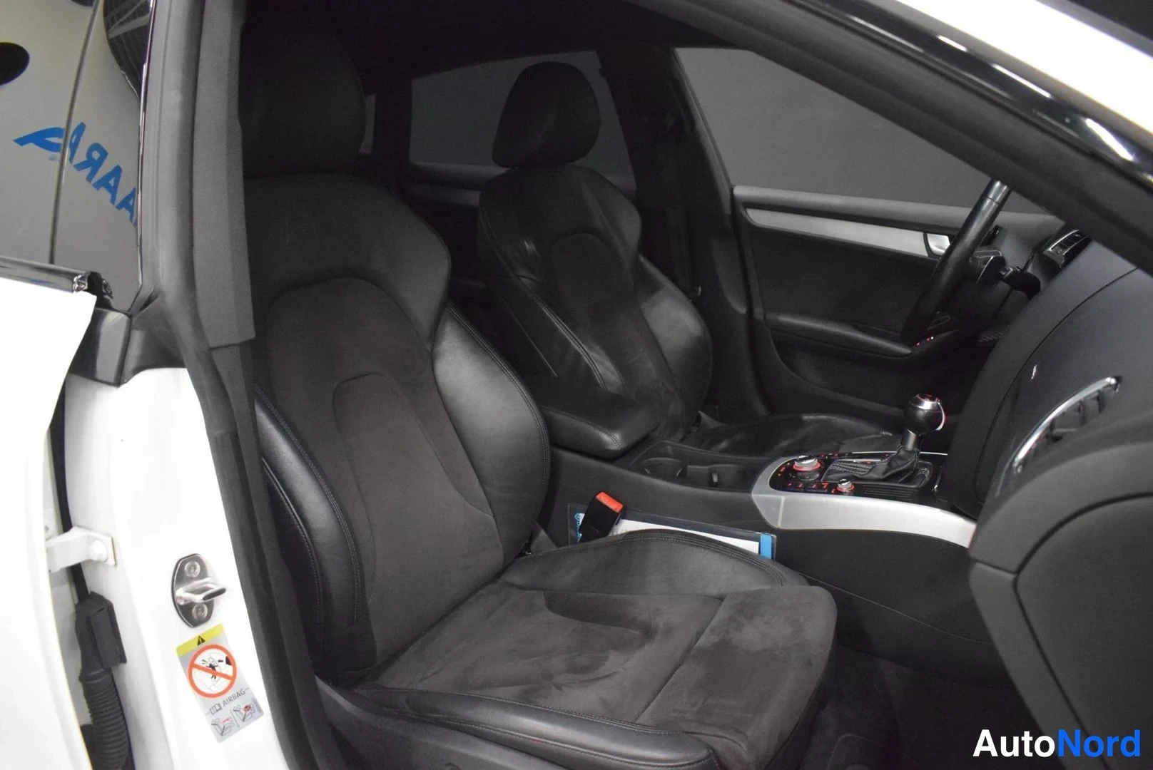 Valkoinen Audi S5 2012, etuistuimet, kuva 26