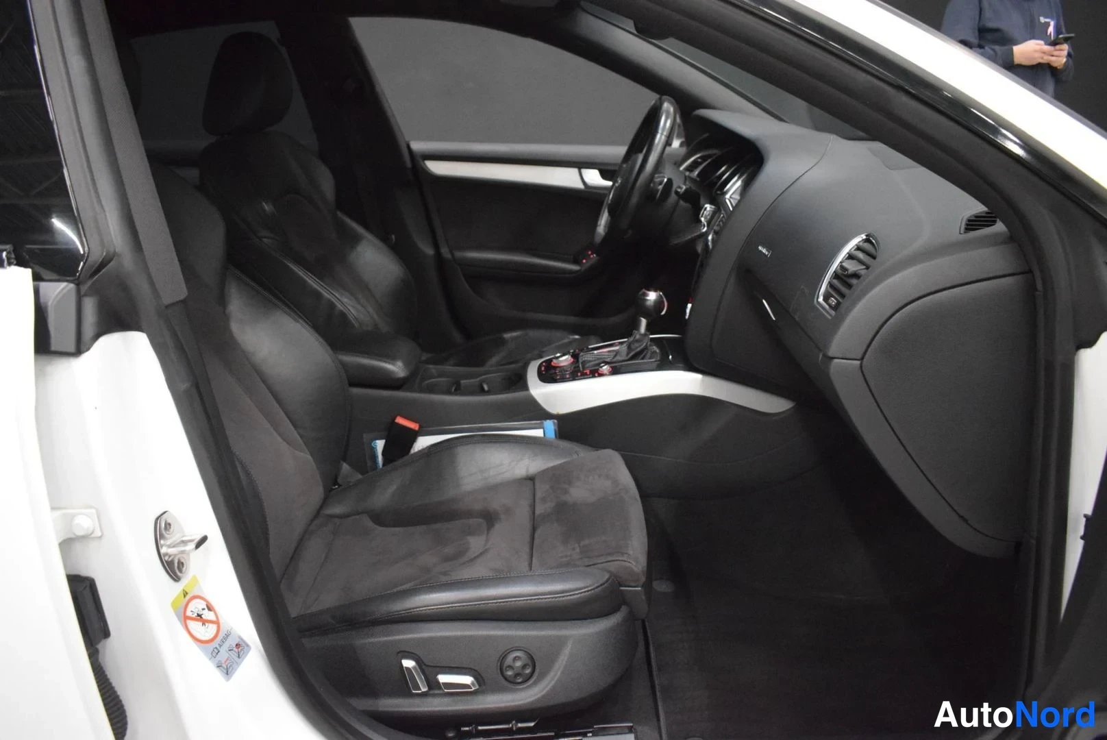 Valkoinen Audi S5 2012, ohjaamo, kuva 14