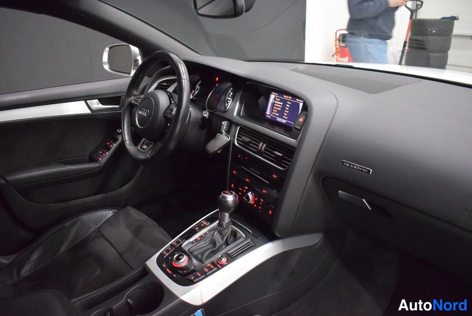 Valkoinen Audi S5 2012, ohjaamo, kuva 15