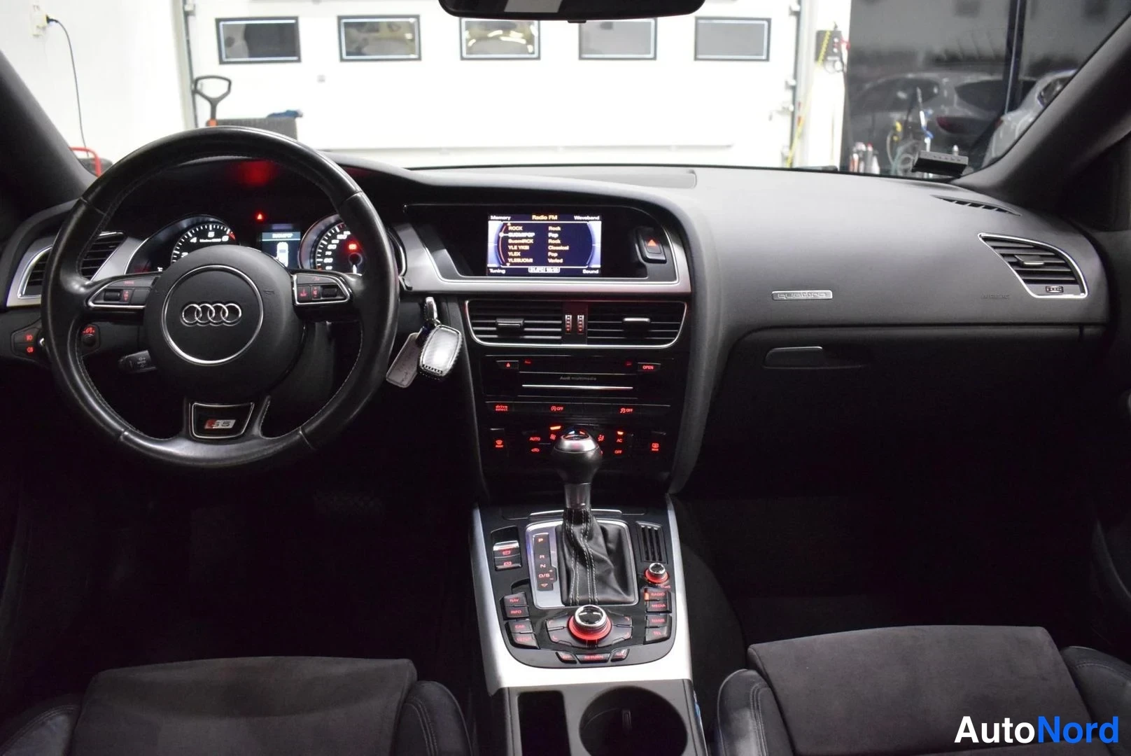 Valkoinen Audi S5 2012, ohjaamo, kuva 19